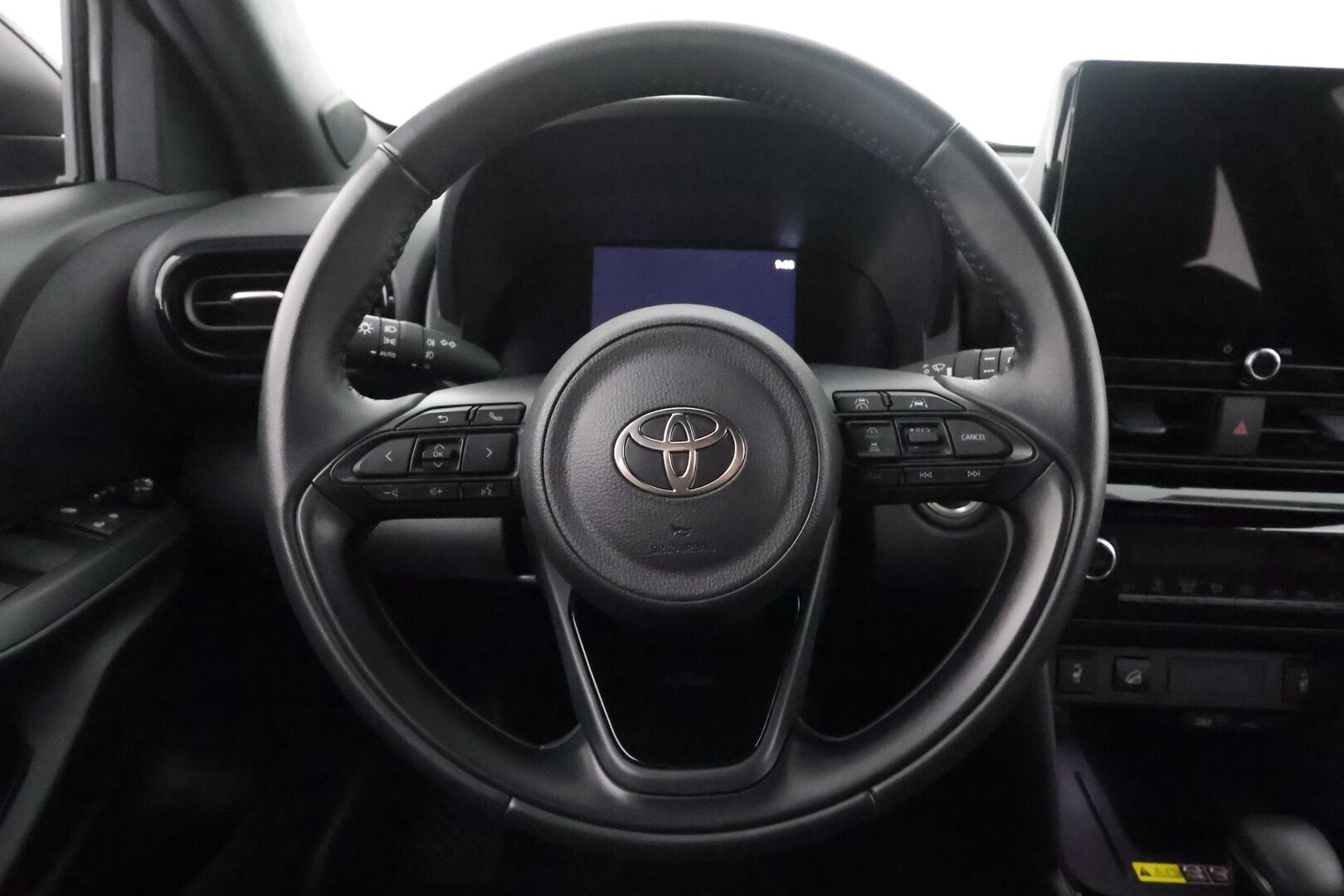 TOYOTA YARIS CROSS 2025 1,5 Hybrid AWD-i Intense - | ACC | LED | P.Kamera | Navi | Kaistavahti | Keyless | PDA | Facelift | Merkkihuollot |