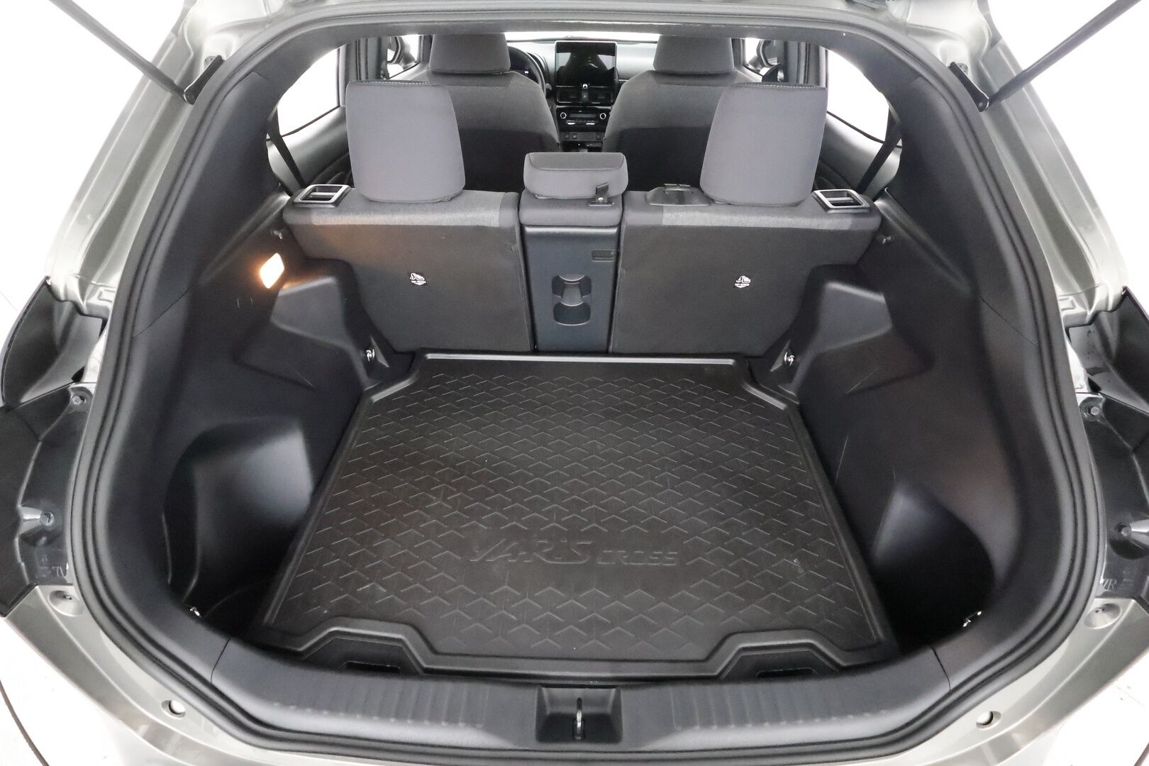 TOYOTA YARIS CROSS 2025 1,5 Hybrid AWD-i Intense - | ACC | LED | P.Kamera | Navi | Kaistavahti | Keyless | PDA | Facelift | Merkkihuollot |