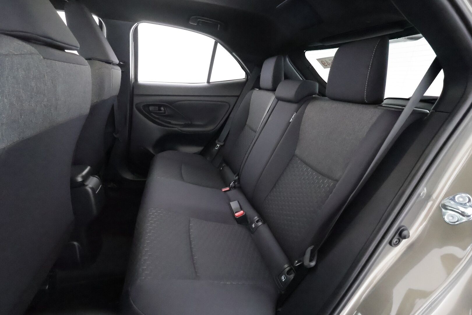 TOYOTA YARIS CROSS 2025 1,5 Hybrid AWD-i Intense - | ACC | LED | P.Kamera | Navi | Kaistavahti | Keyless | PDA | Facelift | Merkkihuollot |