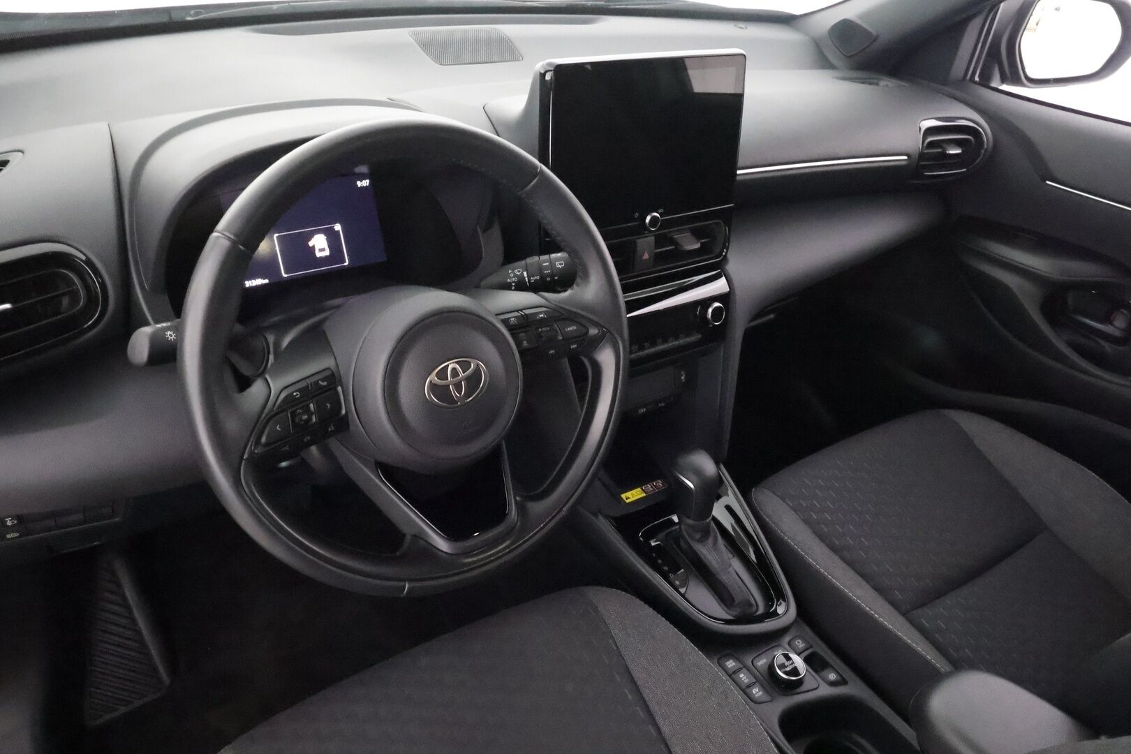 TOYOTA YARIS CROSS 2025 1,5 Hybrid AWD-i Intense - | ACC | LED | P.Kamera | Navi | Kaistavahti | Keyless | PDA | Facelift | Merkkihuollot |