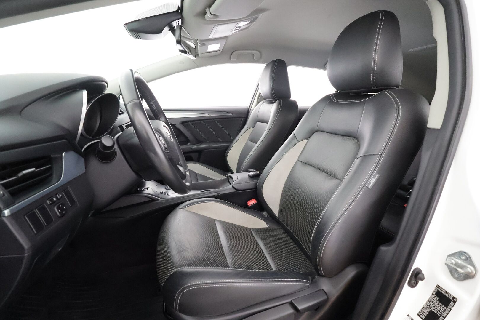 Toyota Avensis 2017 1,8 Valvematic Premium Touring Sports - | Vakkari | Lohko | Puolinahat | P.Kamera | Keyless | Lämmitettävät Pyyhkijät | Kahdet Renkaat |