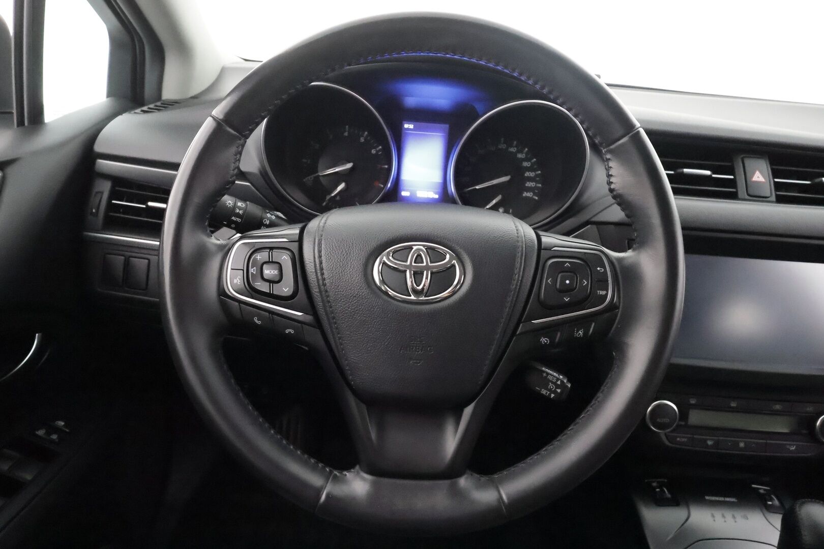 Toyota Avensis 2017 1,8 Valvematic Premium Touring Sports - | Vakkari | Lohko | Puolinahat | P.Kamera | Keyless | Lämmitettävät Pyyhkijät | Kahdet Renkaat |