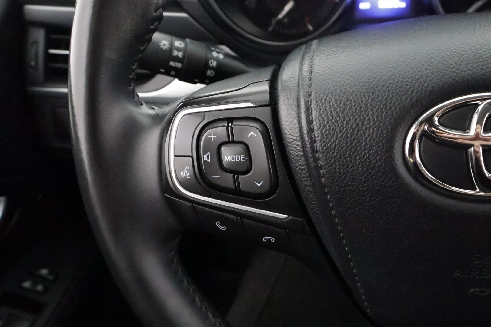 Toyota Avensis 2017 1,8 Valvematic Premium Touring Sports - | Vakkari | Lohko | Puolinahat | P.Kamera | Keyless | Lämmitettävät Pyyhkijät | Kahdet Renkaat |
