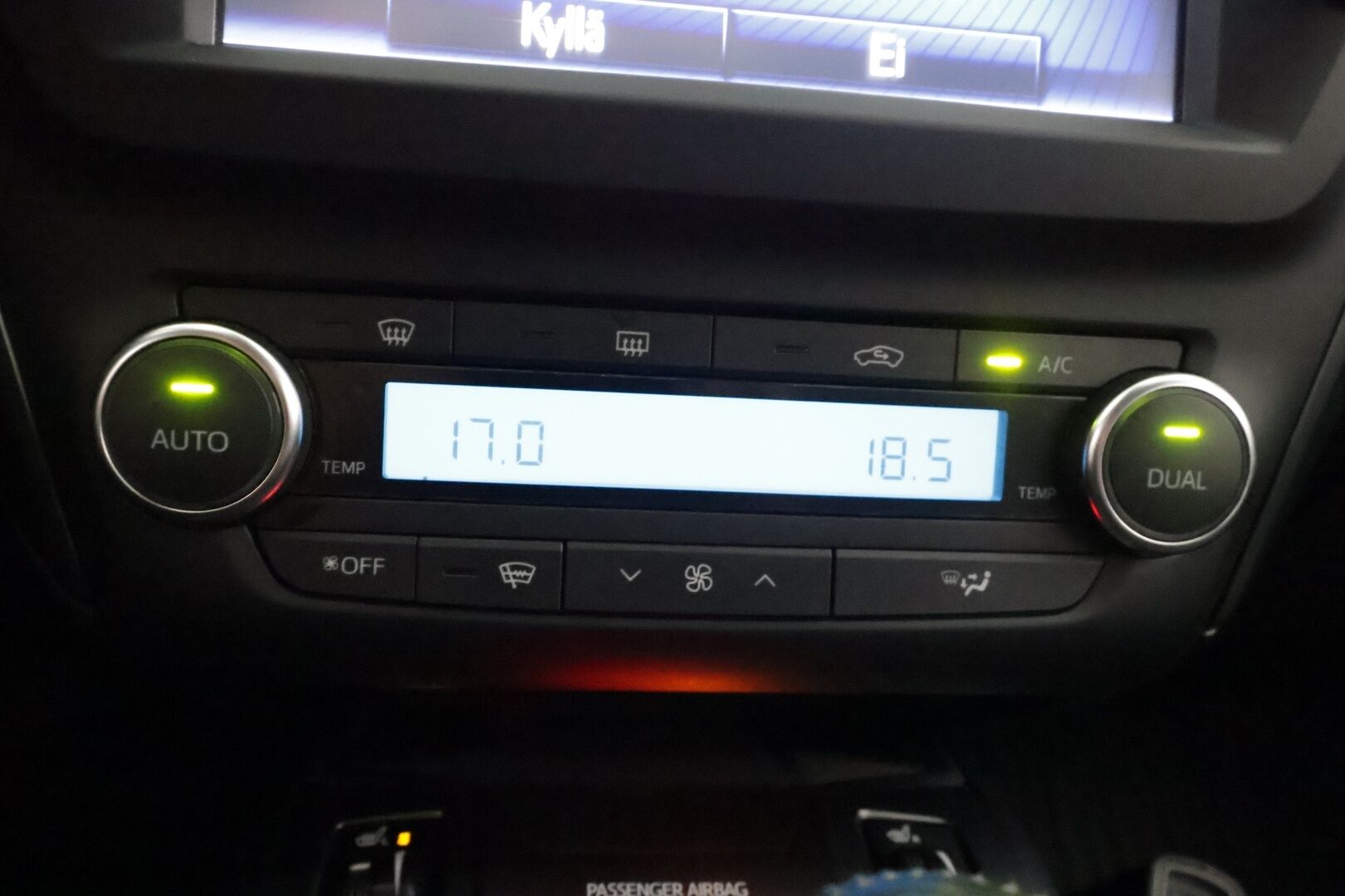 Toyota Avensis 2017 1,8 Valvematic Premium Touring Sports - | Vakkari | Lohko | Puolinahat | P.Kamera | Keyless | Lämmitettävät Pyyhkijät | Kahdet Renkaat |