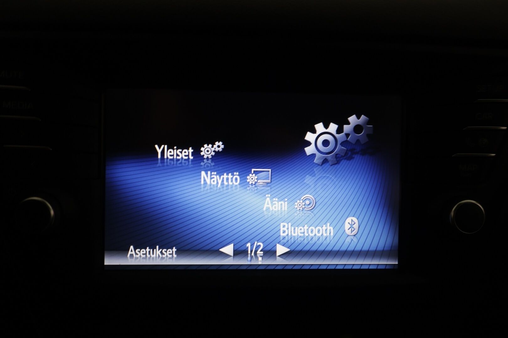 Toyota Avensis 2017 1,8 Valvematic Premium Touring Sports - | Vakkari | Lohko | Puolinahat | P.Kamera | Keyless | Lämmitettävät Pyyhkijät | Kahdet Renkaat |
