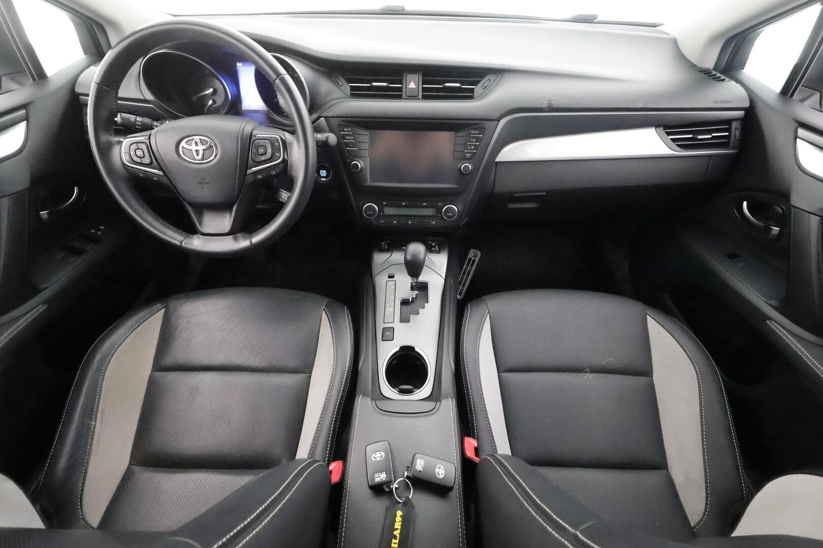 Toyota Avensis 2017 1,8 Valvematic Premium Touring Sports - | Vakkari | Lohko | Puolinahat | P.Kamera | Keyless | Lämmitettävät Pyyhkijät | Kahdet Renkaat |