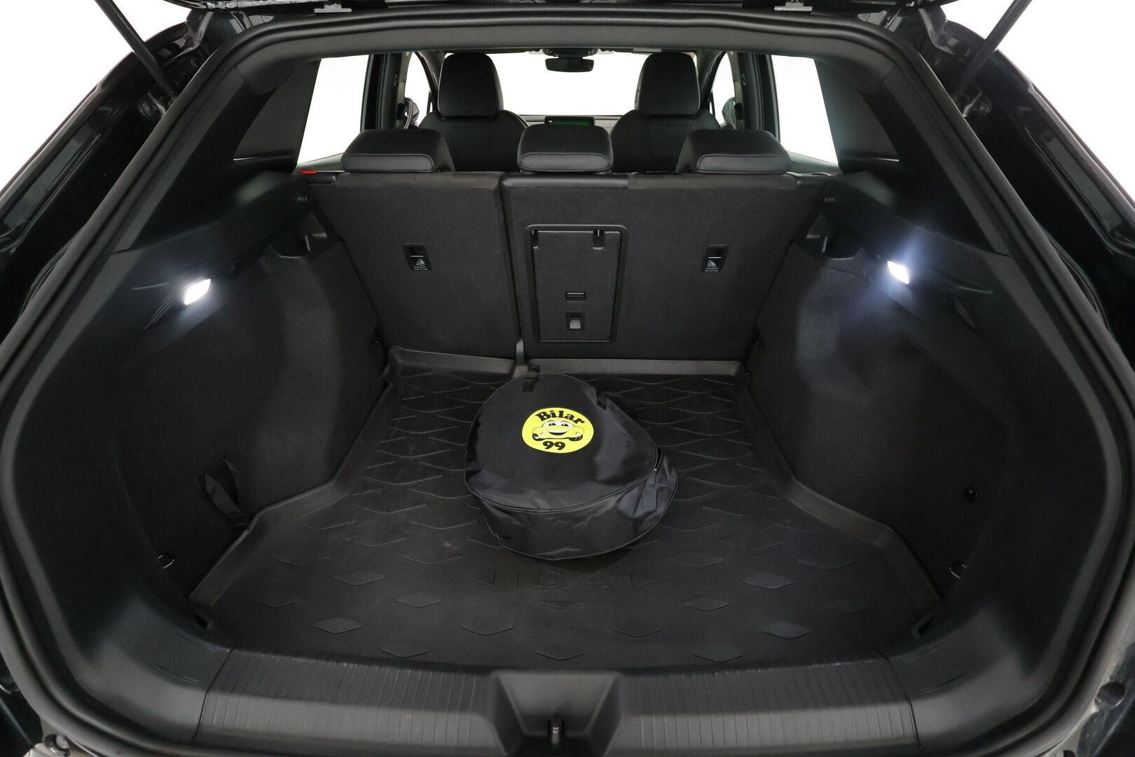 VOLKSWAGEN ID.4 2023 Pro Performance 150 kW, akku 77 kWh - | ILP | Koukku | ACC | P.tutkat | LED | Hierovat Sporttipenkit Muistilla | Kaistavahti | Navi | Digimittaristo | Kahdet renkaat | Merkkihuollot |