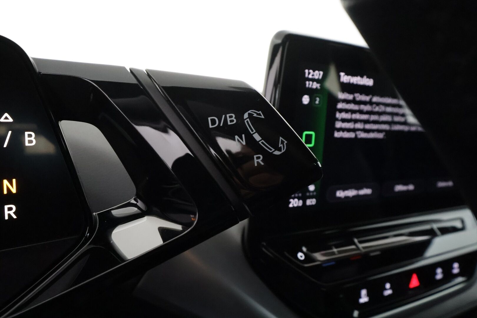 VOLKSWAGEN ID.4 2023 Pro Performance 150 kW, akku 77 kWh - | ILP | Koukku | ACC | P.tutkat | LED | Hierovat Sporttipenkit Muistilla | Kaistavahti | Navi | Digimittaristo | Kahdet renkaat | Merkkihuollot |