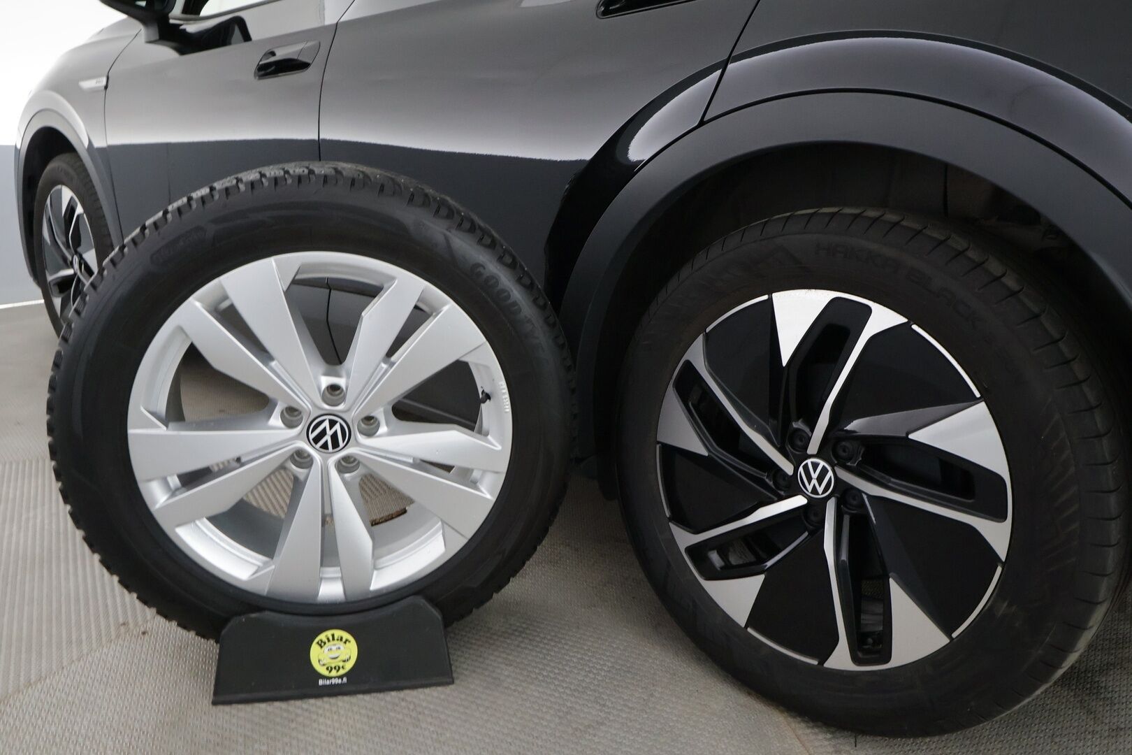 VOLKSWAGEN ID.4 2023 Pro Performance 150 kW, akku 77 kWh - | ILP | Koukku | ACC | P.tutkat | LED | Hierovat Sporttipenkit Muistilla | Kaistavahti | Navi | Digimittaristo | Kahdet renkaat | Merkkihuollot |