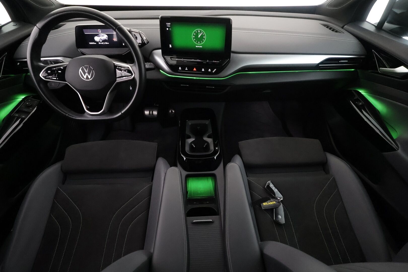 VOLKSWAGEN ID.4 2023 Pro Performance 150 kW, akku 77 kWh - | ILP | Koukku | ACC | P.tutkat | LED | Hierovat Sporttipenkit Muistilla | Kaistavahti | Navi | Digimittaristo | Kahdet renkaat | Merkkihuollot |