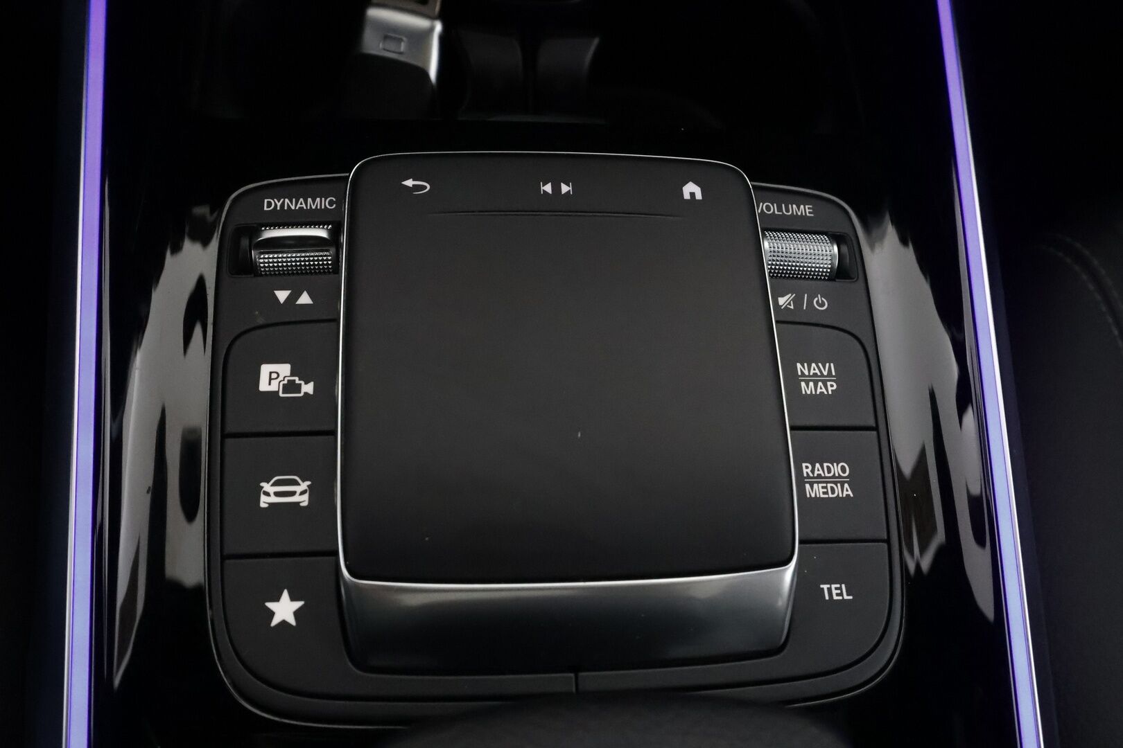 MERCEDES-BENZ EQB 2023 300 4Matic 7p - | Distronic+ | Lisälämmitin | Panorama | Puolinahat | Widescreen | Keyless | P.Kamera | LED High Performance | Keyless | Kahdet Renkaat |
