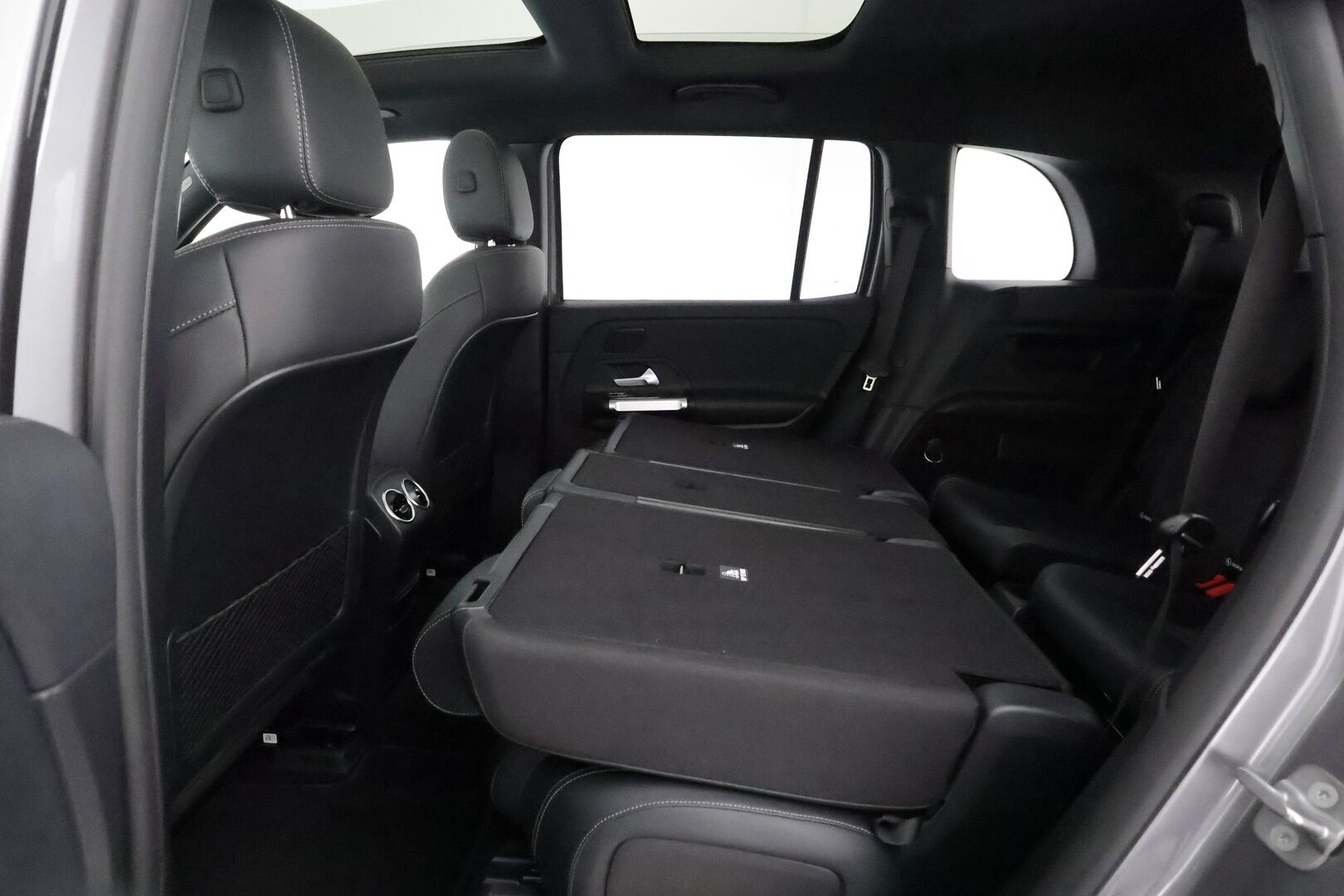 MERCEDES-BENZ EQB 2023 300 4Matic 7p - | Distronic+ | Lisälämmitin | Panorama | Puolinahat | Widescreen | Keyless | P.Kamera | LED High Performance | Keyless | Kahdet Renkaat |