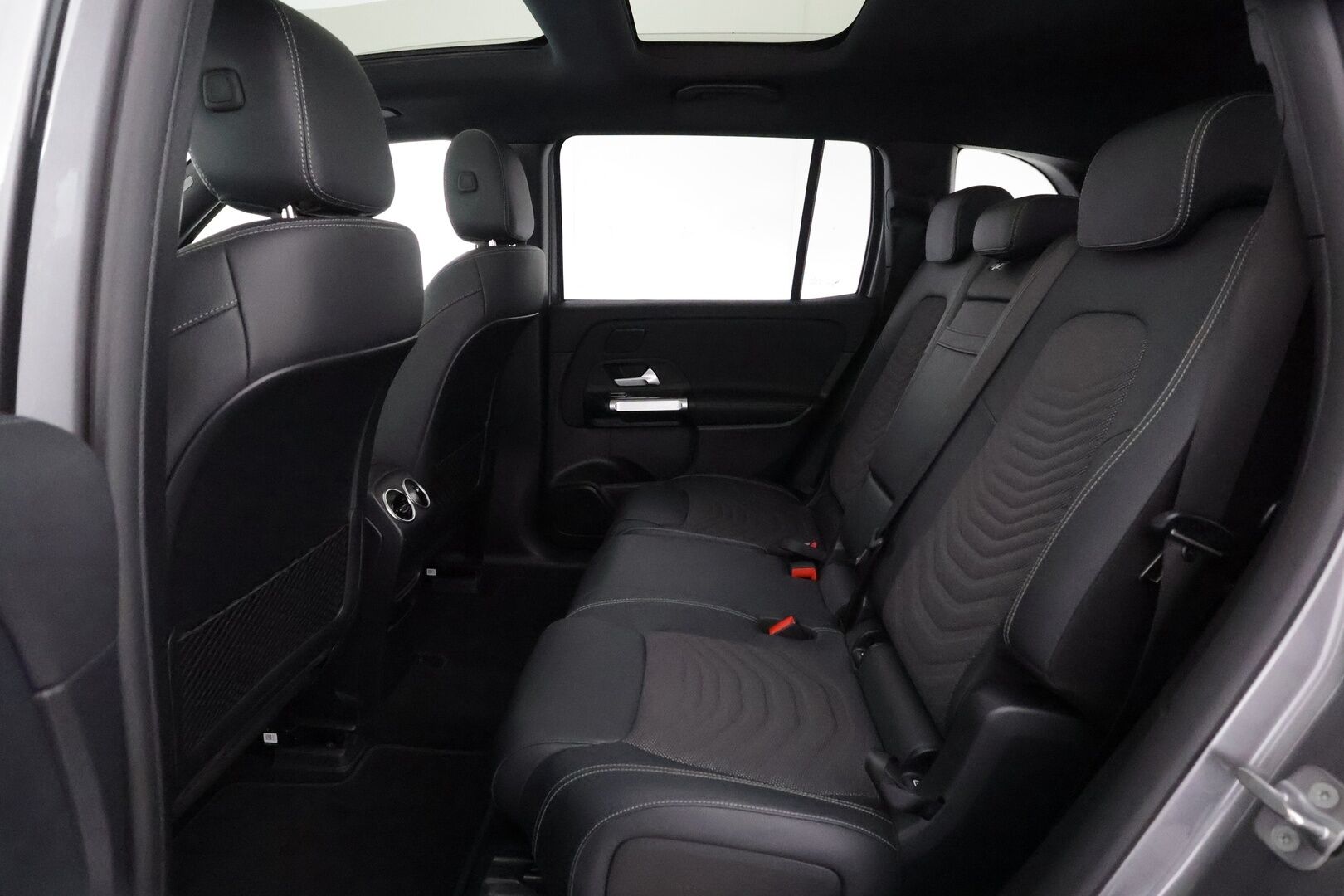 MERCEDES-BENZ EQB 2023 300 4Matic 7p - | Distronic+ | Lisälämmitin | Panorama | Puolinahat | Widescreen | Keyless | P.Kamera | LED High Performance | Keyless | Kahdet Renkaat |