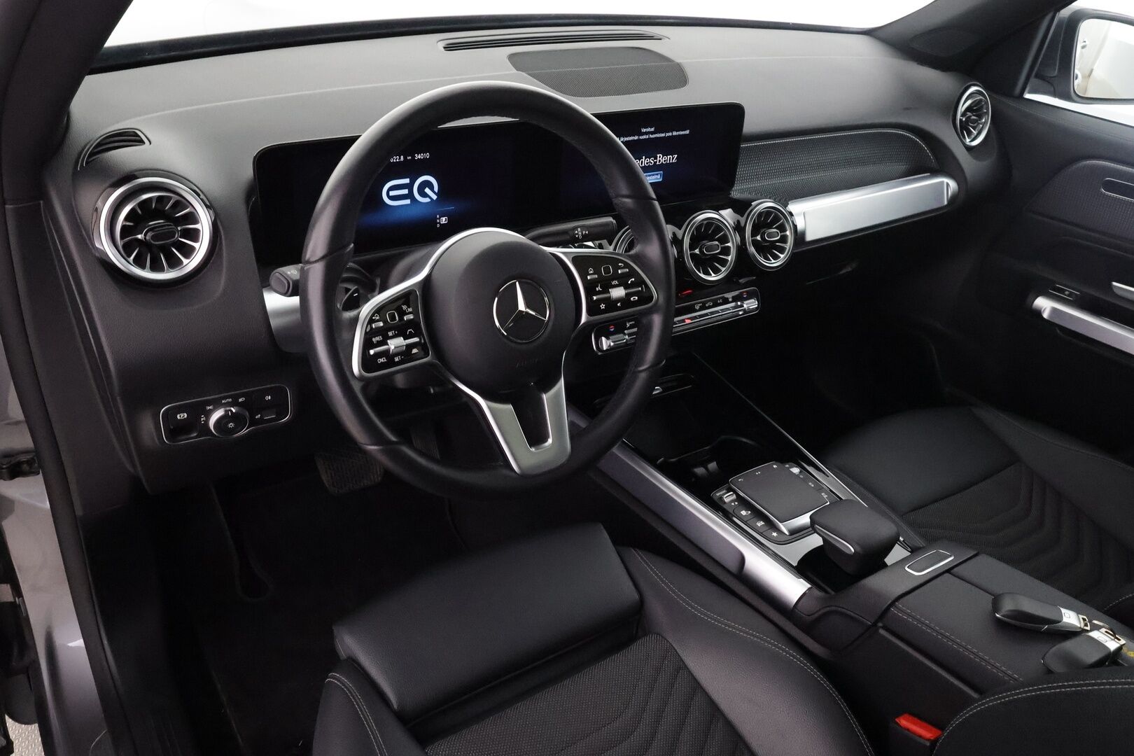 MERCEDES-BENZ EQB 2023 300 4Matic 7p - | Distronic+ | Lisälämmitin | Panorama | Puolinahat | Widescreen | Keyless | P.Kamera | LED High Performance | Keyless | Kahdet Renkaat |