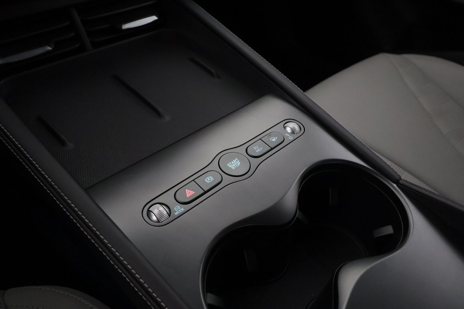 BYD SEAL 6 DM-i 2025 Touring Comfort - | ACC | Nahkaverhoilu | Sähköpenkit | P.kamera | Keyless | LED | Lane Assist | BSM | RCTA | Apple & Android | Sähk. takaluukku | Digimittaristo | 