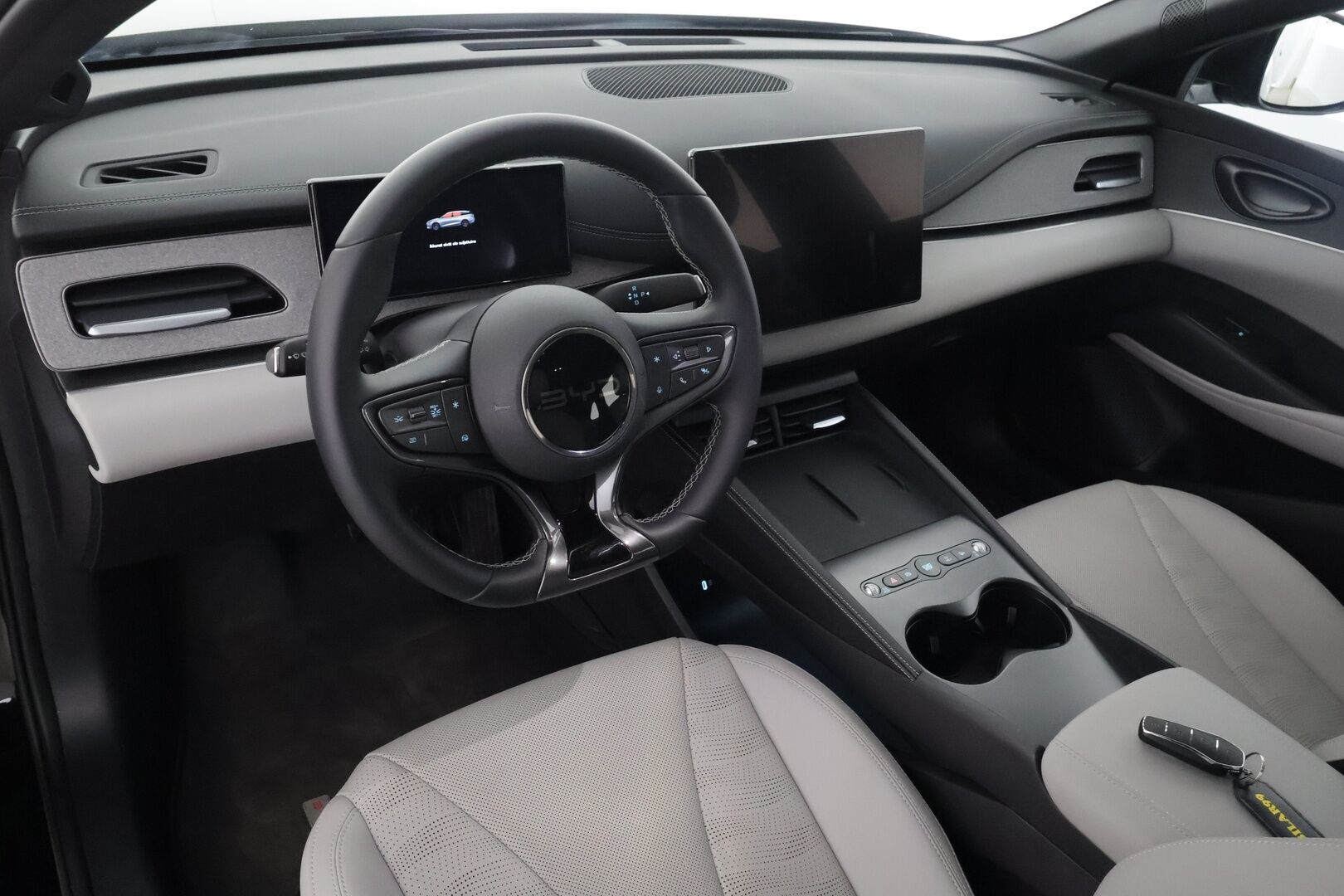 BYD SEAL 6 DM-i 2025 Touring Comfort - | ACC | Nahkaverhoilu | Sähköpenkit | P.kamera | Keyless | LED | Lane Assist | BSM | RCTA | Apple & Android | Sähk. takaluukku | Digimittaristo | 