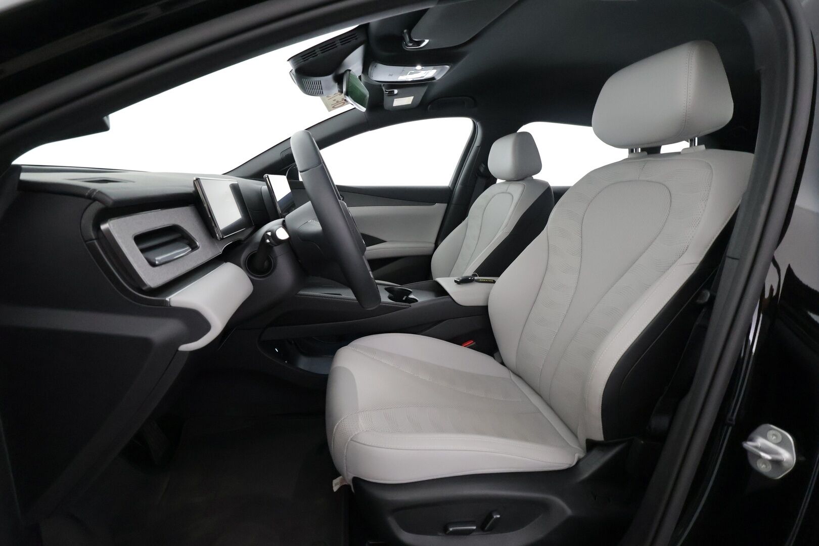 BYD SEAL 6 DM-i 2025 Touring Comfort - | ACC | Nahkaverhoilu | Sähköpenkit | P.kamera | Keyless | LED | Lane Assist | BSM | RCTA | Apple & Android | Sähk. takaluukku | Digimittaristo | 