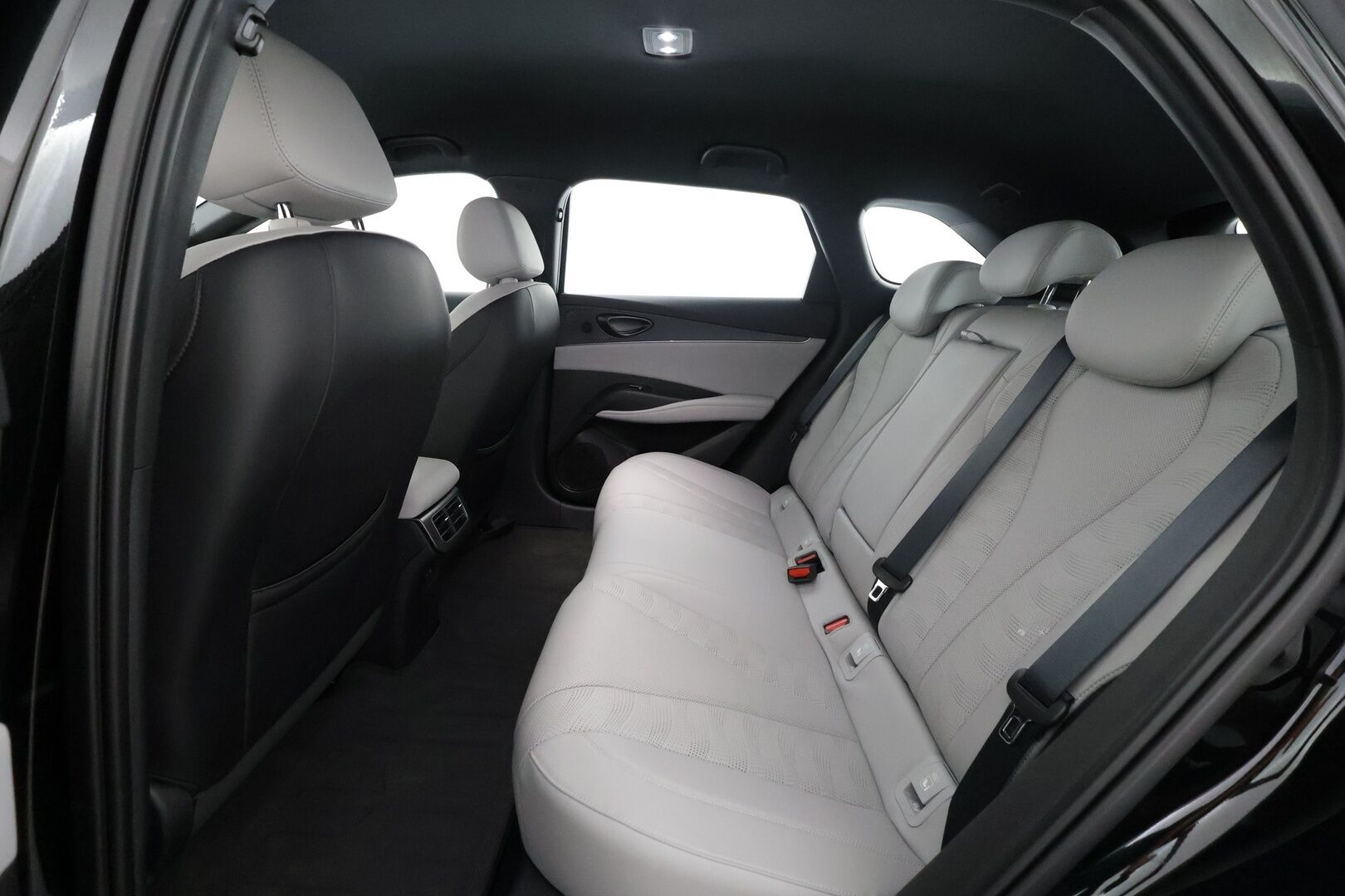 BYD SEAL 6 DM-i 2025 Touring Comfort - | ACC | Nahkaverhoilu | Sähköpenkit | P.kamera | Keyless | LED | Lane Assist | BSM | RCTA | Apple & Android | Sähk. takaluukku | Digimittaristo | 