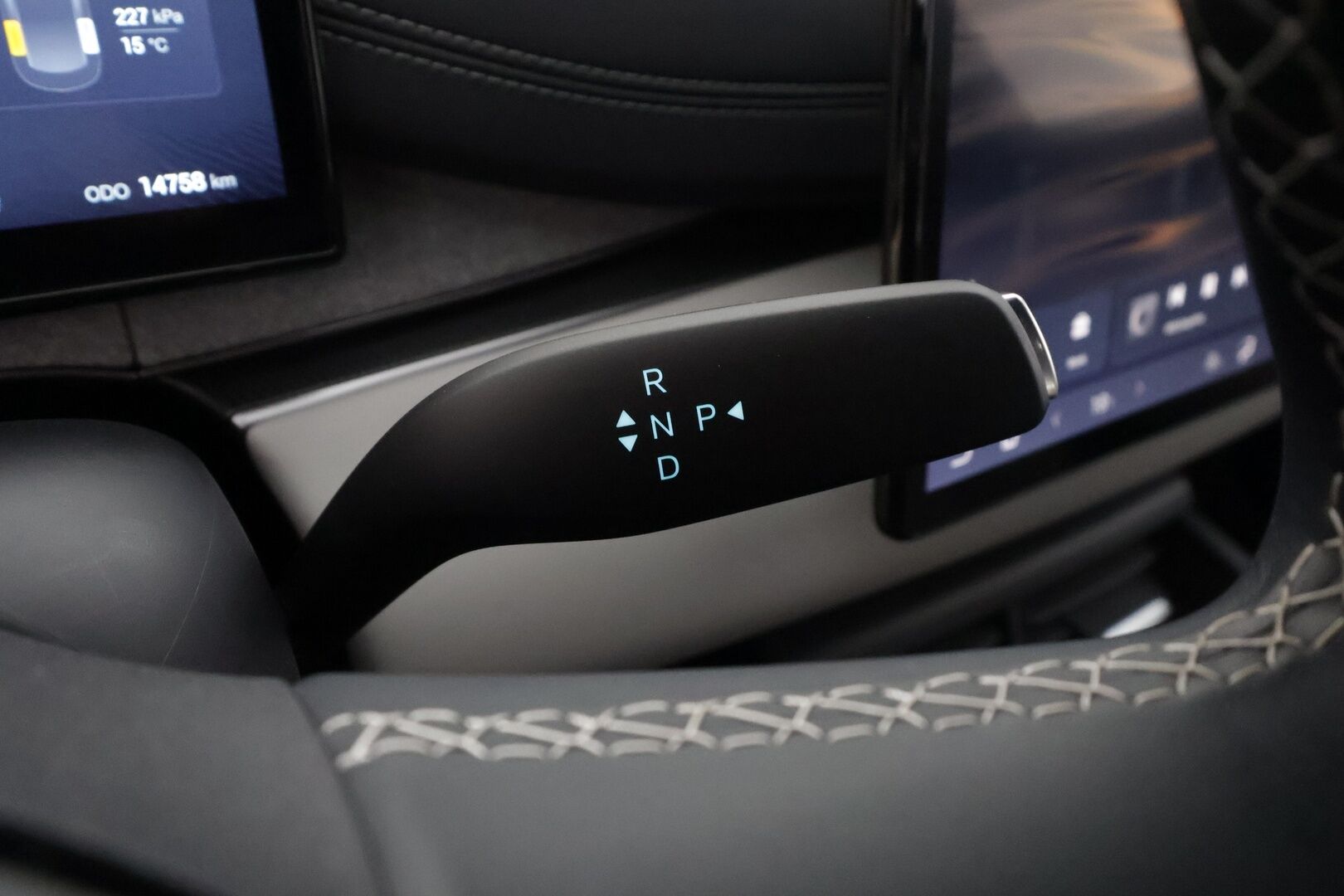 BYD SEAL 6 DM-i 2025 Touring Comfort - | ACC | Nahkaverhoilu | Sähköpenkit | P.kamera | Keyless | LED | Lane Assist | BSM | RCTA | Apple & Android | Sähk. takaluukku | Digimittaristo | 