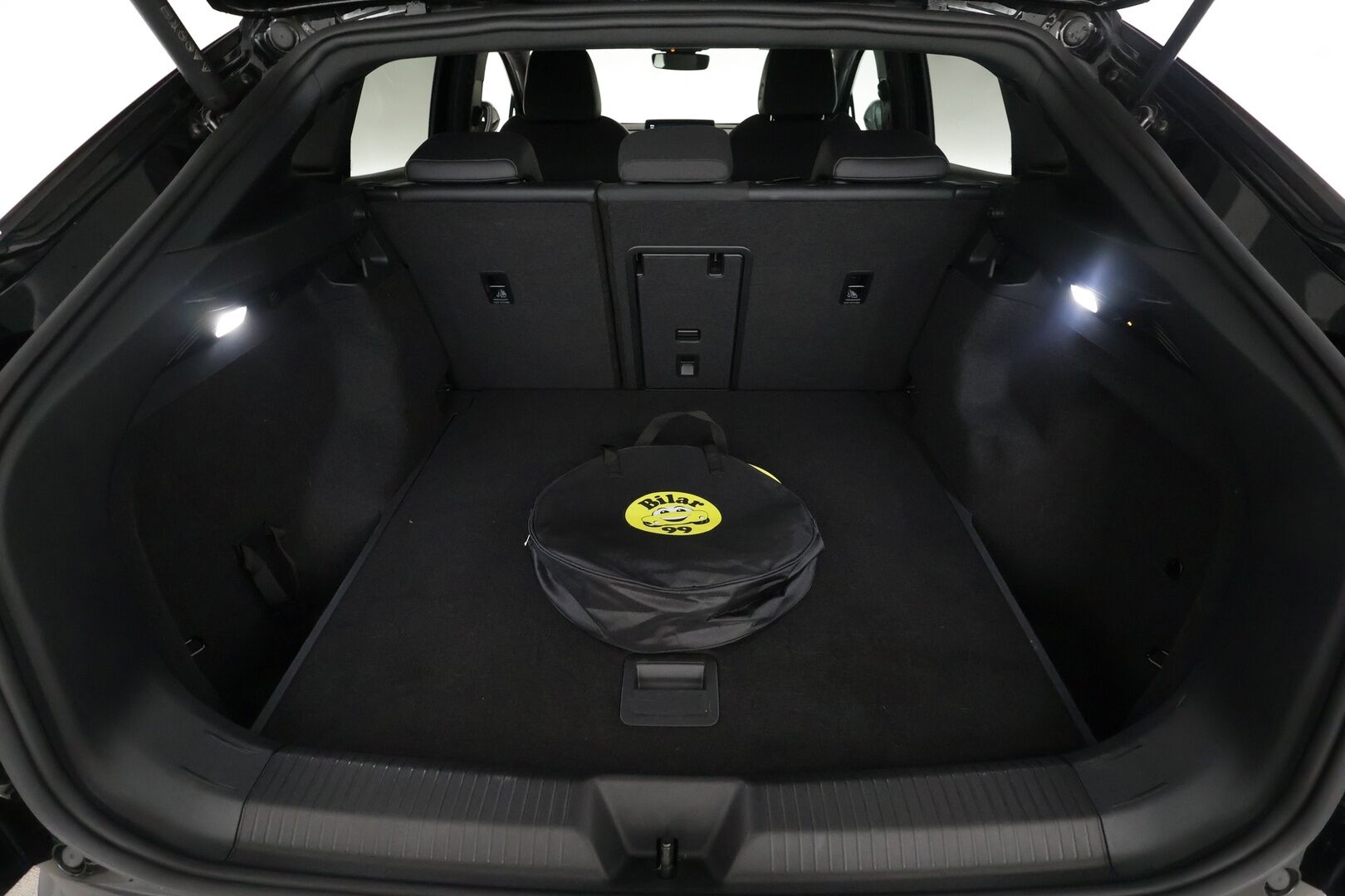 VOLKSWAGEN ID.5 2023 GTX - | ACC | ILP | Koukku | Matrix-LED | Puolinahat | P.Kamera | Ratinlämmitys | Digimittaristo | Navi | Keyless | Merkkihuollettu | Kahdet Renkaat |