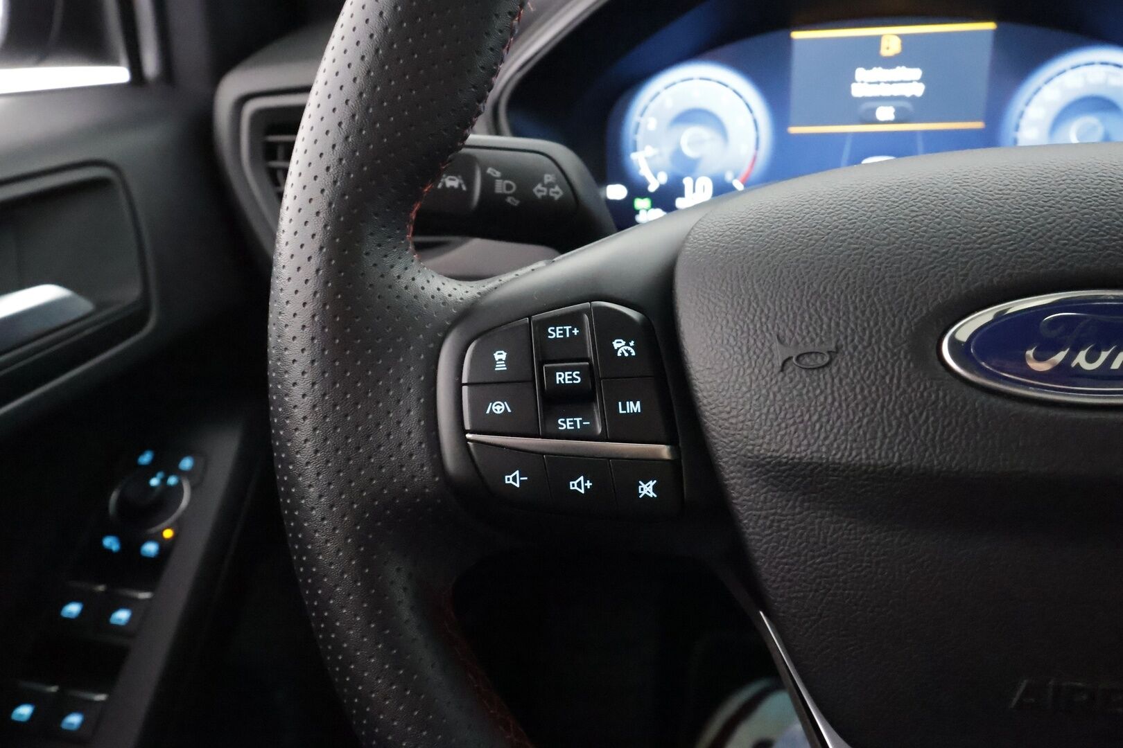 FORD FOCUS 2024 1.0 EcoBoost Hybrid Powershift 155hv (kevythybridi) A7 ST-Line Wagon - | Panorama | B&O | ACC | Koukku | LED | P.Kamera | Katveavustin | Kaistavahti | Keyless | Digimittaristo | Ratinlämmitys | Merkkihuollot | - KORKO VAIN 3,99 %