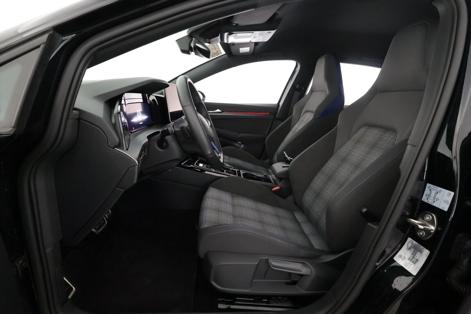 VOLKSWAGEN GOLF 2026 GTE 1.5 eHybrid 200kW DSG - | ACC | Koukku | Matrix-LED | DCC Alusta | P.Kamera | Ratinlämmitys | HUD | Apple&Android | Merkkihuollettu | Kahdet Renkaat |