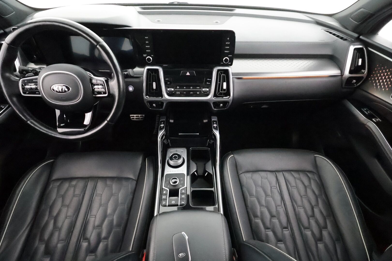 KIA SORENTO 2021 1,6 T-GDI Plug-in Hybrid AWD Business Luxury AT 7P - | ACC | Koukku | HUD | 360° | Ilm. sähkönahat | Panorama | BOSE | Muistipenkki | HDA | BSM | Digimittaristo | Merkkihuollot | ALV | 