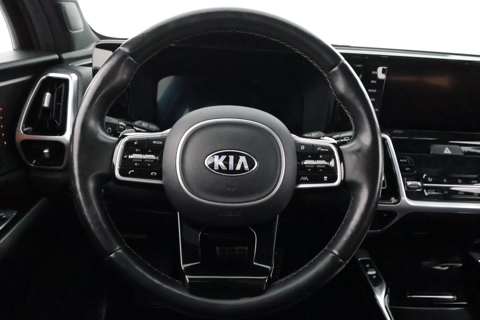 KIA SORENTO 2021 1,6 T-GDI Plug-in Hybrid AWD Business Luxury AT 7P - | ACC | Koukku | HUD | 360° | Ilm. sähkönahat | Panorama | BOSE | Muistipenkki | HDA | BSM | Digimittaristo | Merkkihuollot | ALV | 