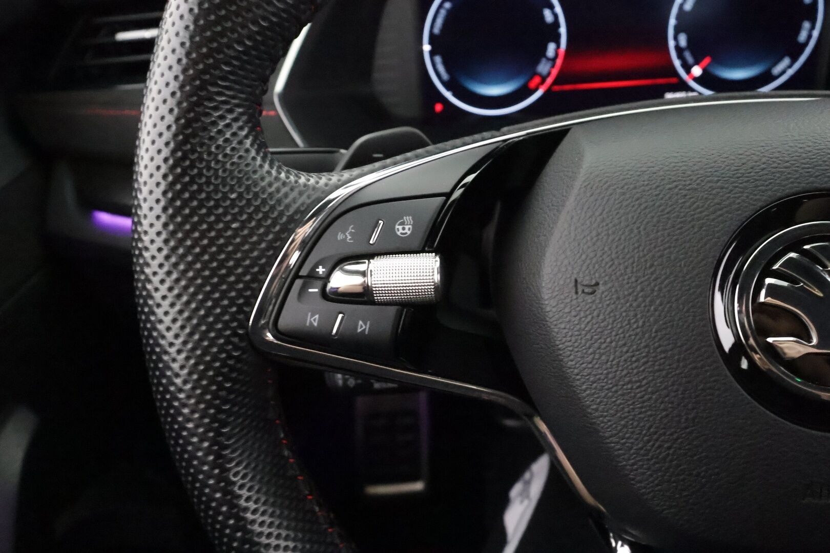 SKODA OCTAVIA 2023 1.4 TSI PHEV RS iV DSG Autom. - | ACC | Webasto | HUD | Matrix-LED | Digimittaristo | Lane Assist | Keyless | Ambient light | Lämm. ratti | Sähk. takaluukku | Merkkihuollot | - KORKO VAIN 3,99 %