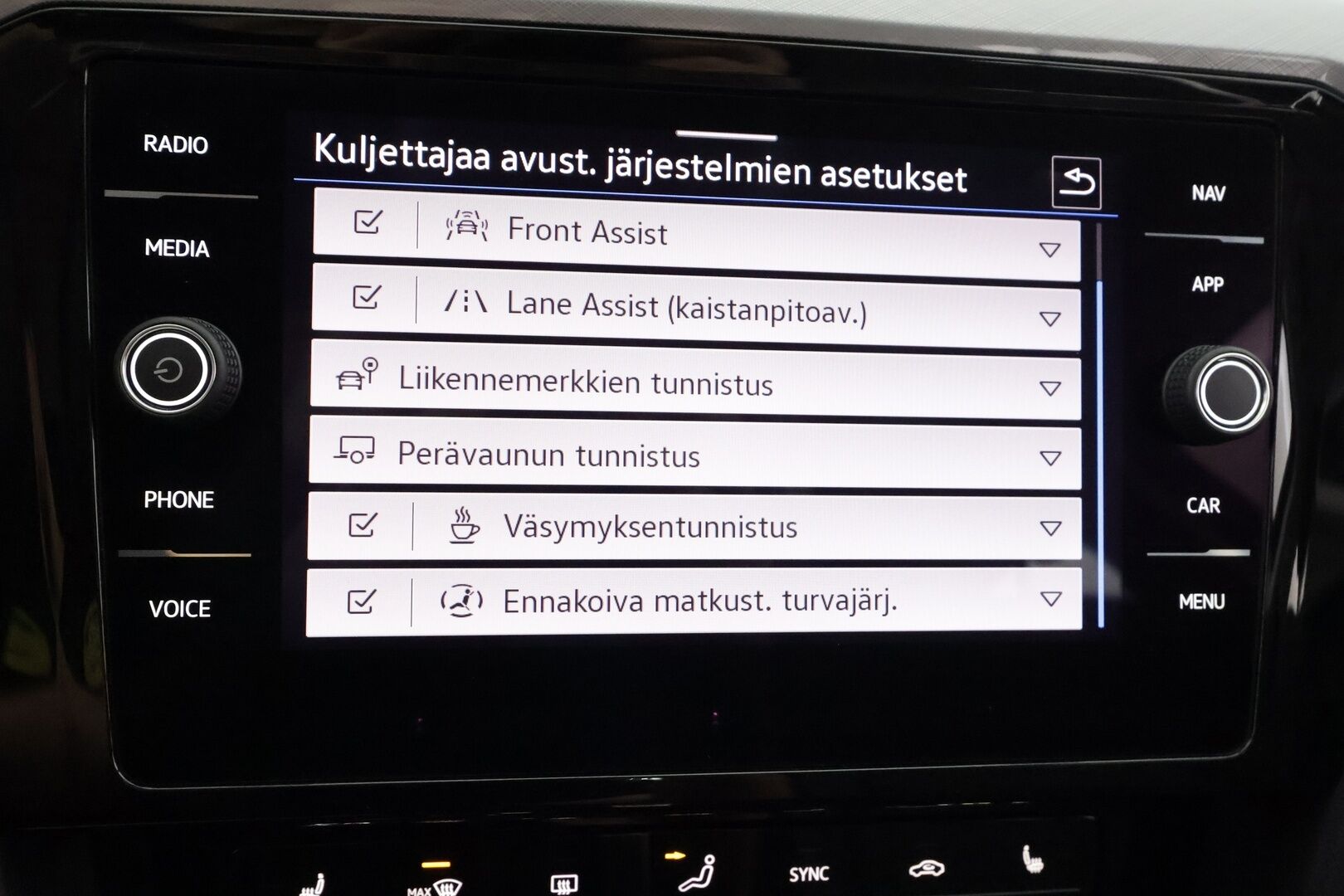 Volkswagen Passat 2023 Variant Comfort Business 1,5 TSI EVO 110 kW DSG-automaatti - | ACC | Koukku | P.Tutkat | Ergocomfort Istuin | Navi | LED | Apple&Android | Merkkihuollettu |