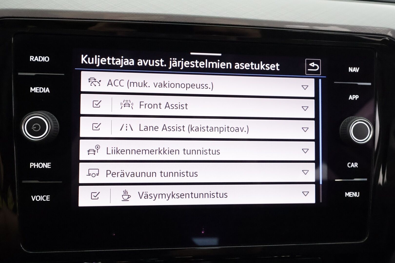 Volkswagen Passat 2023 Variant Comfort Business 1,5 TSI EVO 110 kW DSG-automaatti - | ACC | Koukku | P.Tutkat | Ergocomfort Istuin | Navi | LED | Apple&Android | Merkkihuollettu |