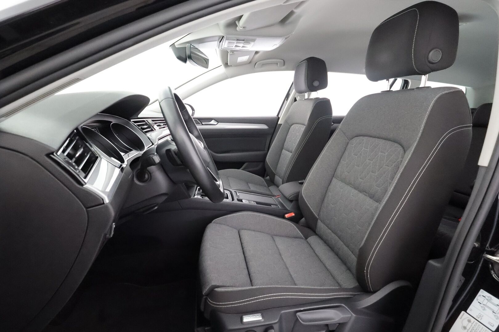 Volkswagen Passat 2023 Variant Comfort Business 1,5 TSI EVO 110 kW DSG-automaatti - | ACC | Koukku | P.Tutkat | Ergocomfort Istuin | Navi | LED | Apple&Android | Merkkihuollettu |