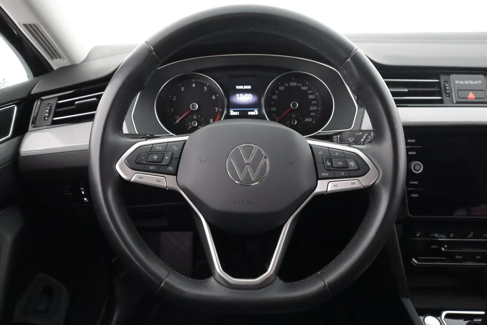 Volkswagen Passat 2023 Variant Comfort Business 1,5 TSI EVO 110 kW DSG-automaatti - | ACC | Koukku | P.Tutkat | Ergocomfort Istuin | Navi | LED | Apple&Android | Merkkihuollettu |