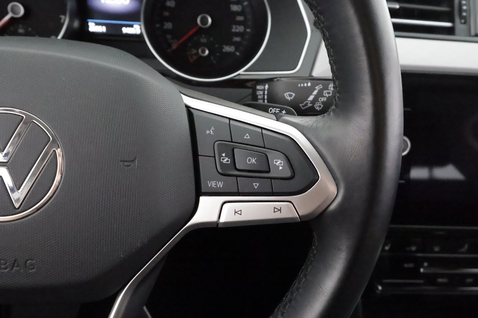 Volkswagen Passat 2023 Variant Comfort Business 1,5 TSI EVO 110 kW DSG-automaatti - | ACC | Koukku | P.Tutkat | Ergocomfort Istuin | Navi | LED | Apple&Android | Merkkihuollettu |