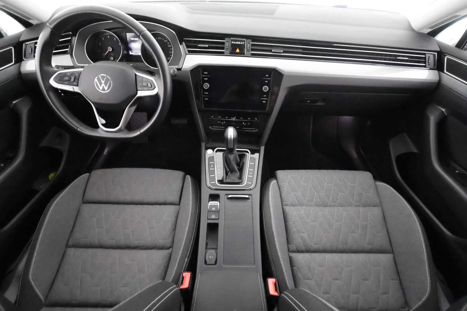 Volkswagen Passat 2023 Variant Comfort Business 1,5 TSI EVO 110 kW DSG-automaatti - | ACC | Koukku | P.Tutkat | Ergocomfort Istuin | Navi | LED | Apple&Android | Merkkihuollettu |