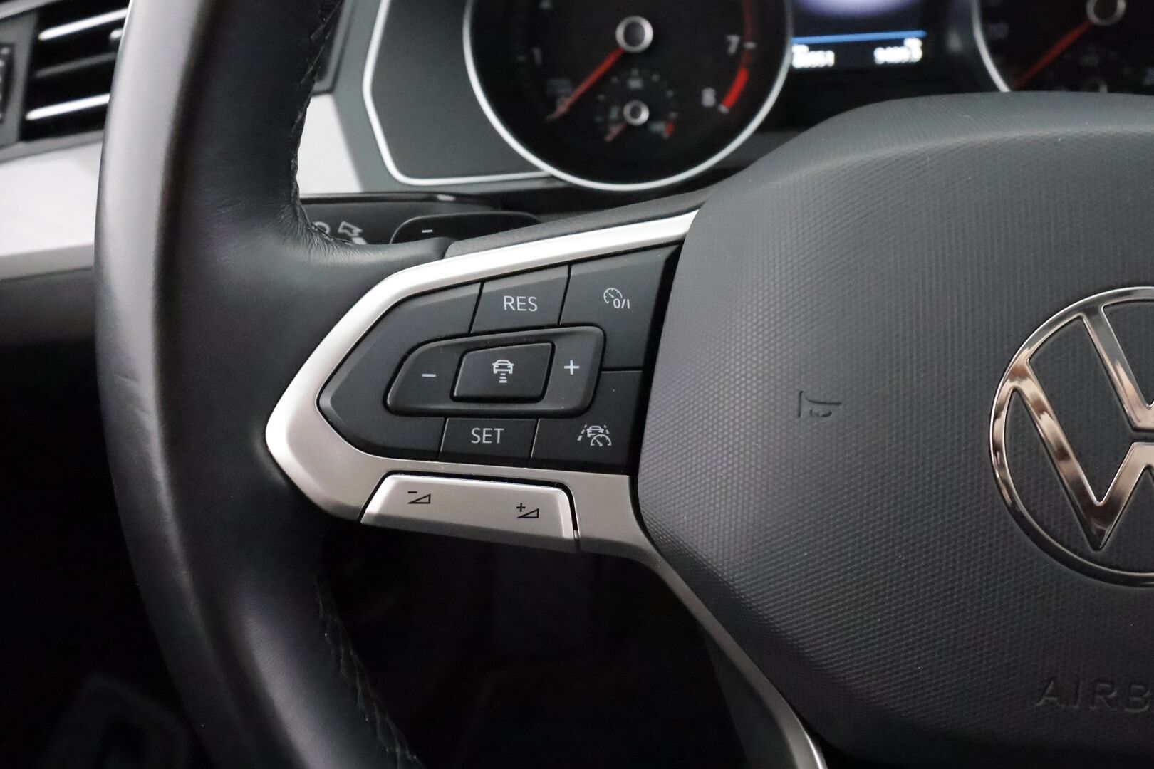 Volkswagen Passat 2023 Variant Comfort Business 1,5 TSI EVO 110 kW DSG-automaatti - | ACC | Koukku | P.Tutkat | Ergocomfort Istuin | Navi | LED | Apple&Android | Merkkihuollettu |