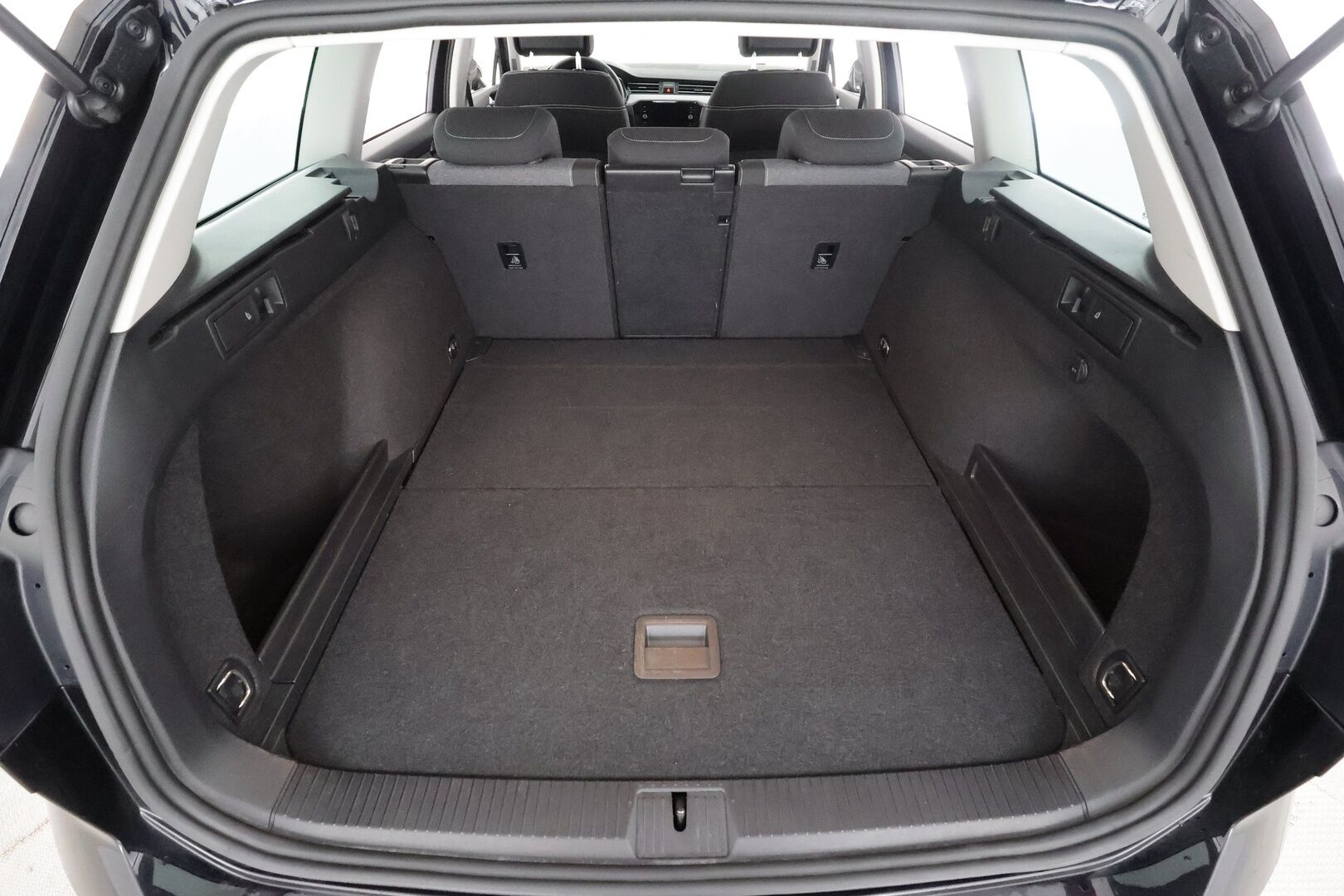 Volkswagen Passat 2023 Variant Comfort Business 1,5 TSI EVO 110 kW DSG-automaatti - | ACC | Koukku | P.Tutkat | Ergocomfort Istuin | Navi | LED | Apple&Android | Merkkihuollettu |