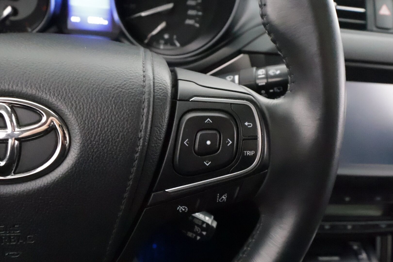 TOYOTA AVENSIS 2016 1,8 Touring Sports Premium - | Koukku | Muistipenkki kuljettajalla | Sähkönahat | Lasikatto | P.kamera | Keyless | Navi | AFS-LED | Lohko+sisälämmitin | Kaistavahti | RSA | 