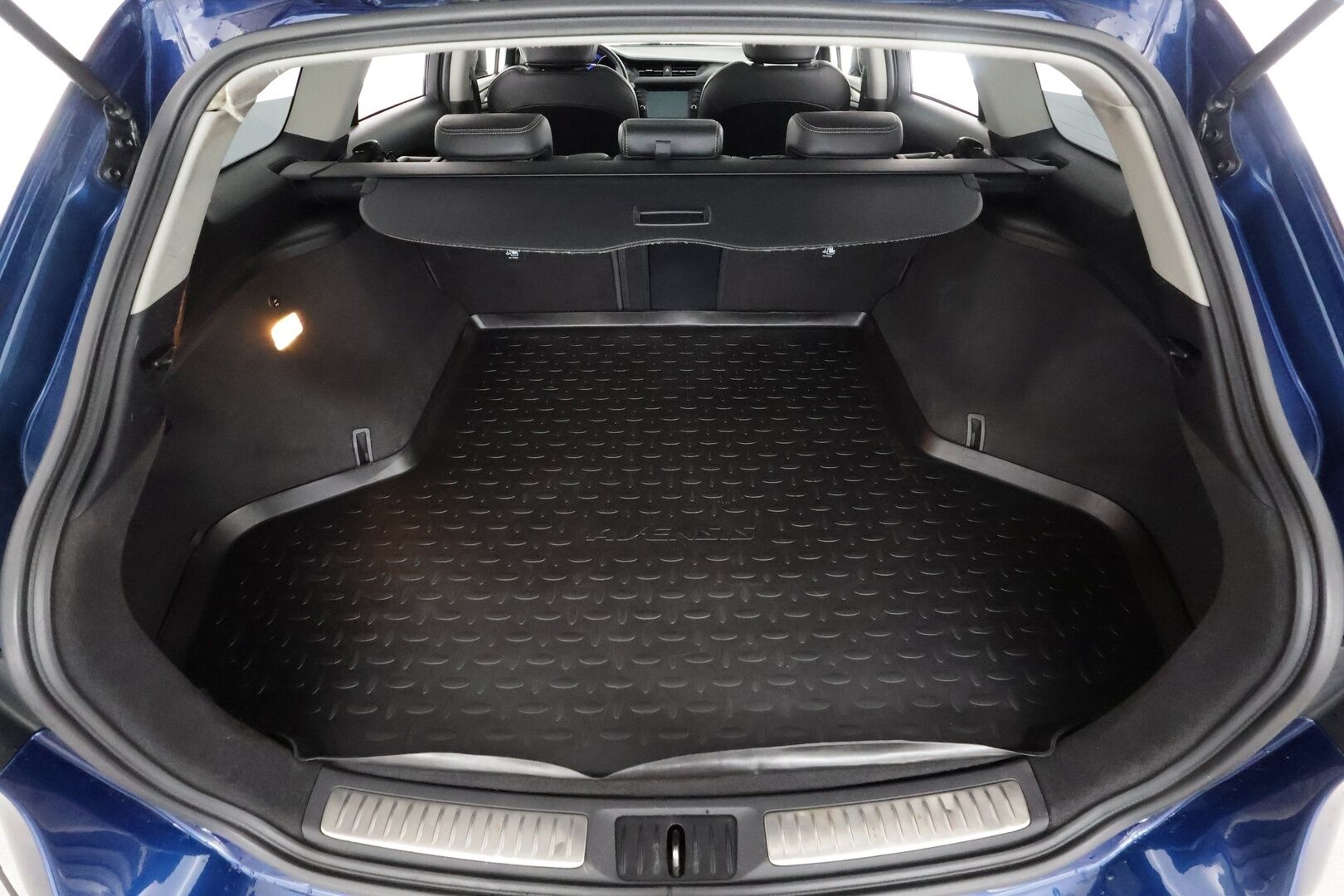TOYOTA AVENSIS 2016 1,8 Touring Sports Premium - | Koukku | Muistipenkki kuljettajalla | Sähkönahat | Lasikatto | P.kamera | Keyless | Navi | AFS-LED | Lohko+sisälämmitin | Kaistavahti | RSA | 