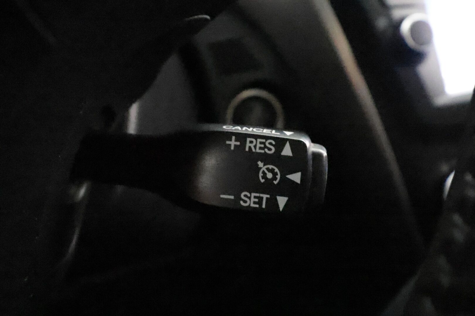 TOYOTA AVENSIS 2016 1,8 Touring Sports Premium - | Koukku | Muistipenkki kuljettajalla | Sähkönahat | Lasikatto | P.kamera | Keyless | Navi | AFS-LED | Lohko+sisälämmitin | Kaistavahti | RSA | 