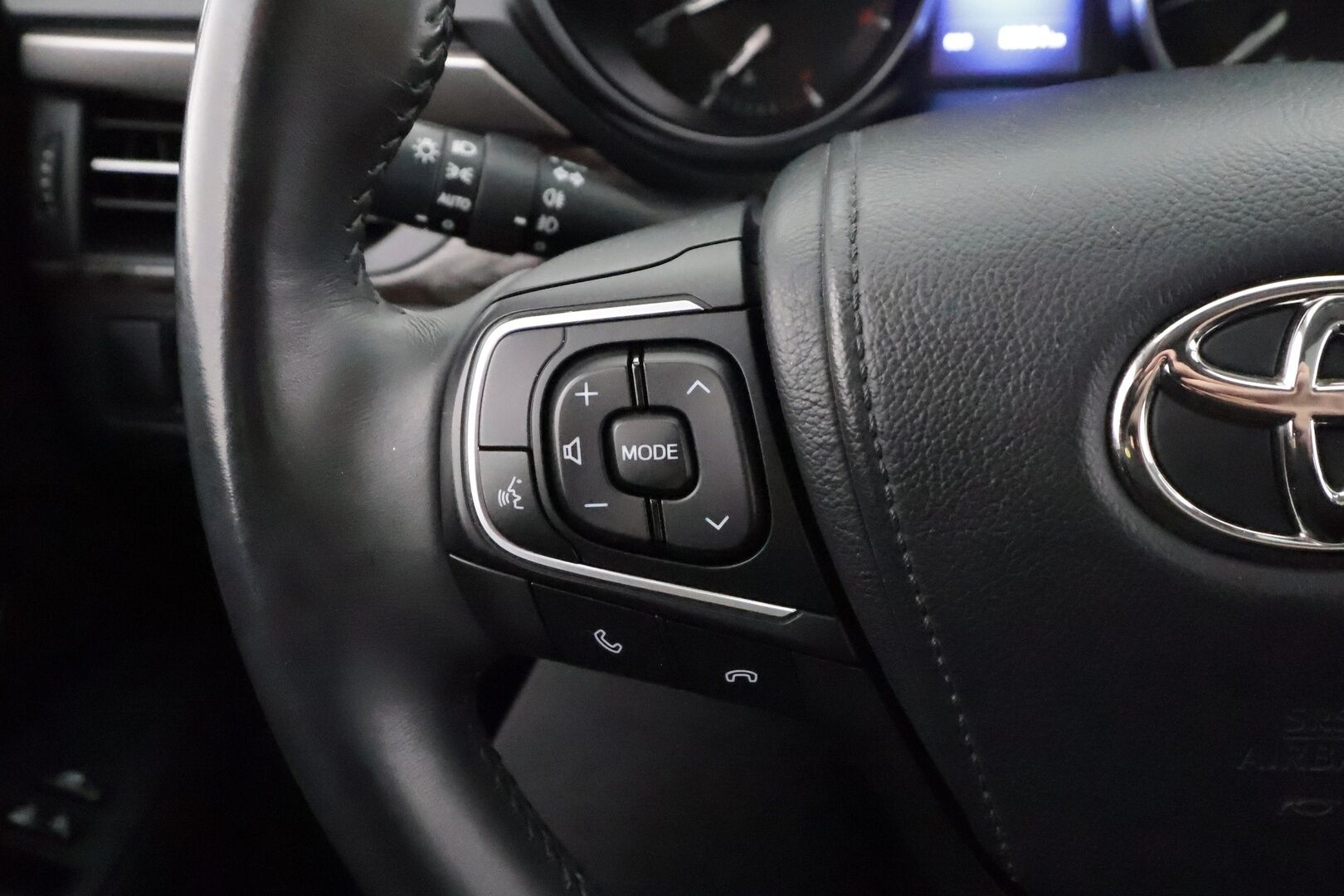 TOYOTA AVENSIS 2016 1,8 Touring Sports Premium - | Koukku | Muistipenkki kuljettajalla | Sähkönahat | Lasikatto | P.kamera | Keyless | Navi | AFS-LED | Lohko+sisälämmitin | Kaistavahti | RSA | 