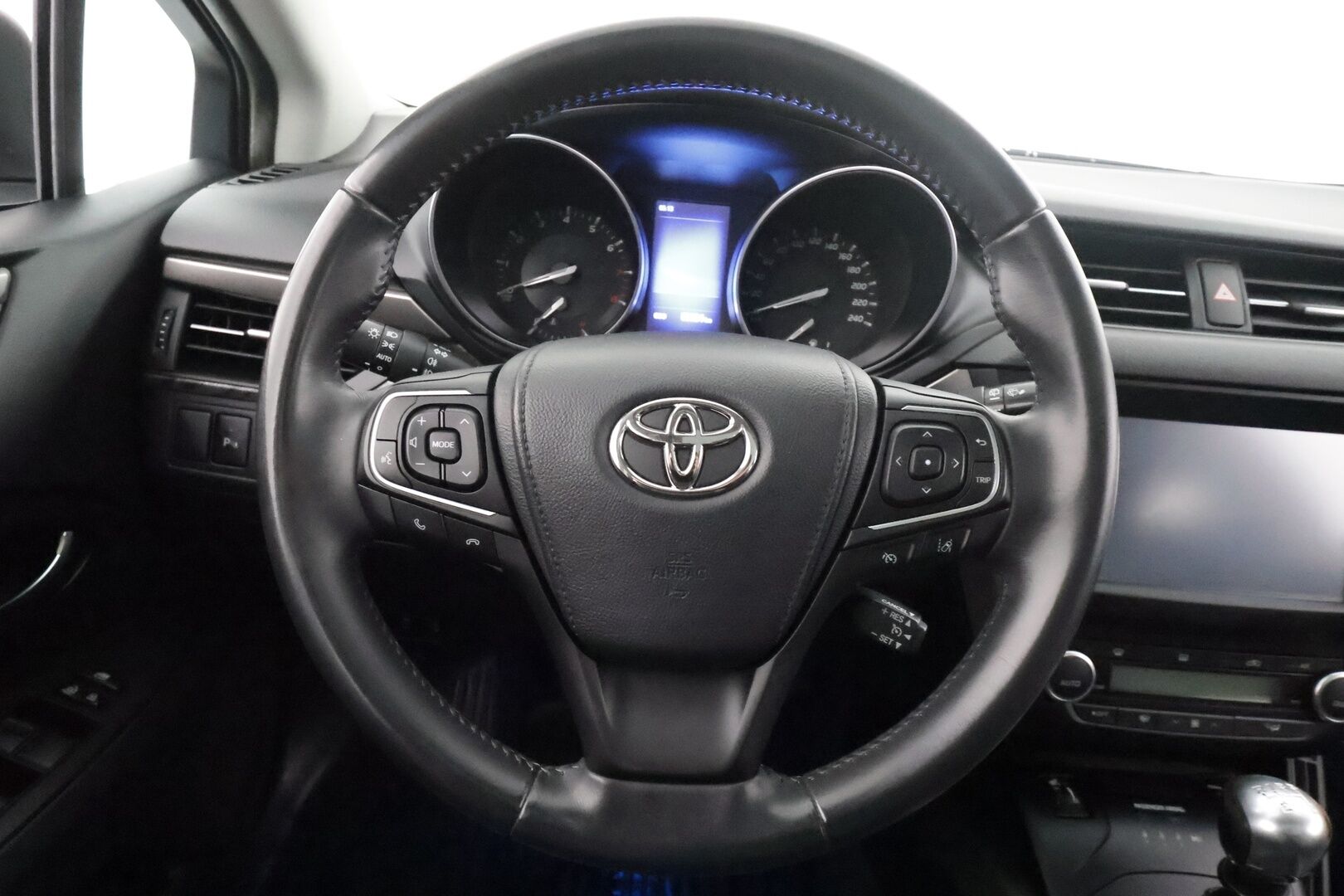 TOYOTA AVENSIS 2016 1,8 Touring Sports Premium - | Koukku | Muistipenkki kuljettajalla | Sähkönahat | Lasikatto | P.kamera | Keyless | Navi | AFS-LED | Lohko+sisälämmitin | Kaistavahti | RSA | 
