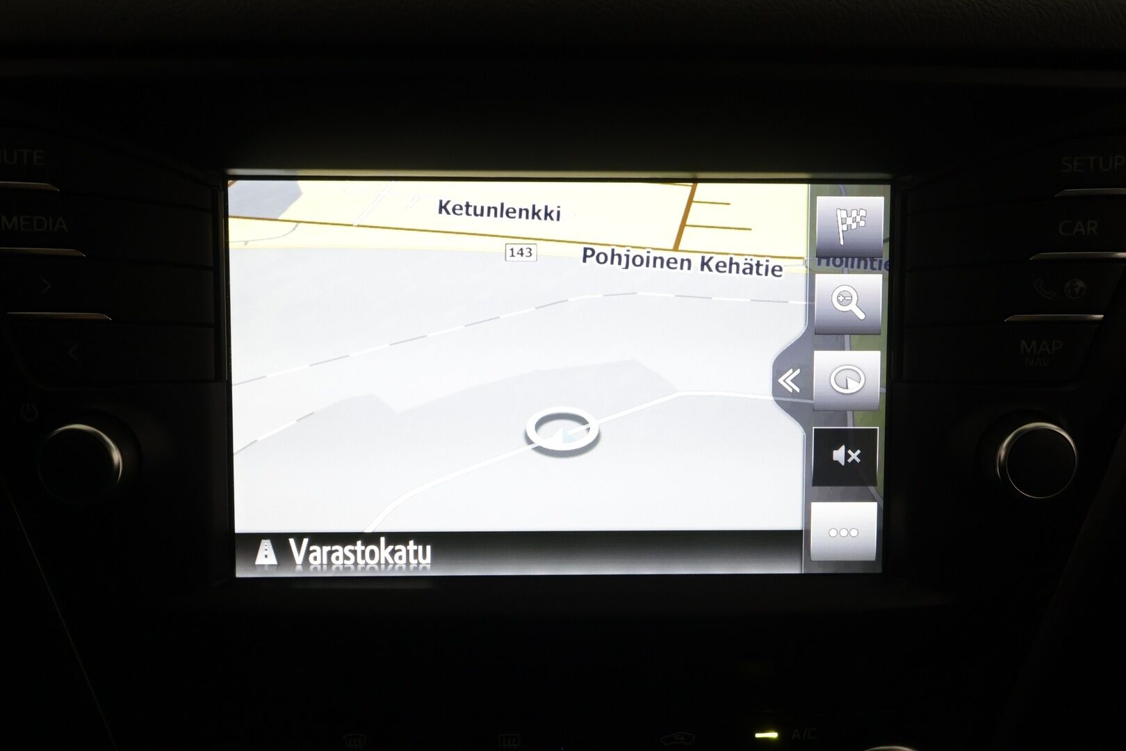 TOYOTA AVENSIS 2016 1,8 Touring Sports Premium - | Koukku | Muistipenkki kuljettajalla | Sähkönahat | Lasikatto | P.kamera | Keyless | Navi | AFS-LED | Lohko+sisälämmitin | Kaistavahti | RSA | 