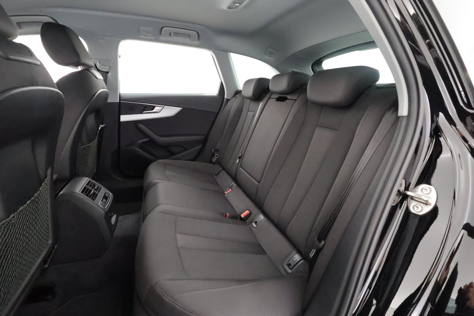 Audi A4 2023 Avant Business 40 TFSI 150 kW MHEV S tronic - | ACC | LED | P.Kamera | Sporttipenkit | Digimittaristo | Apple&Android | Merkkihuollettu |