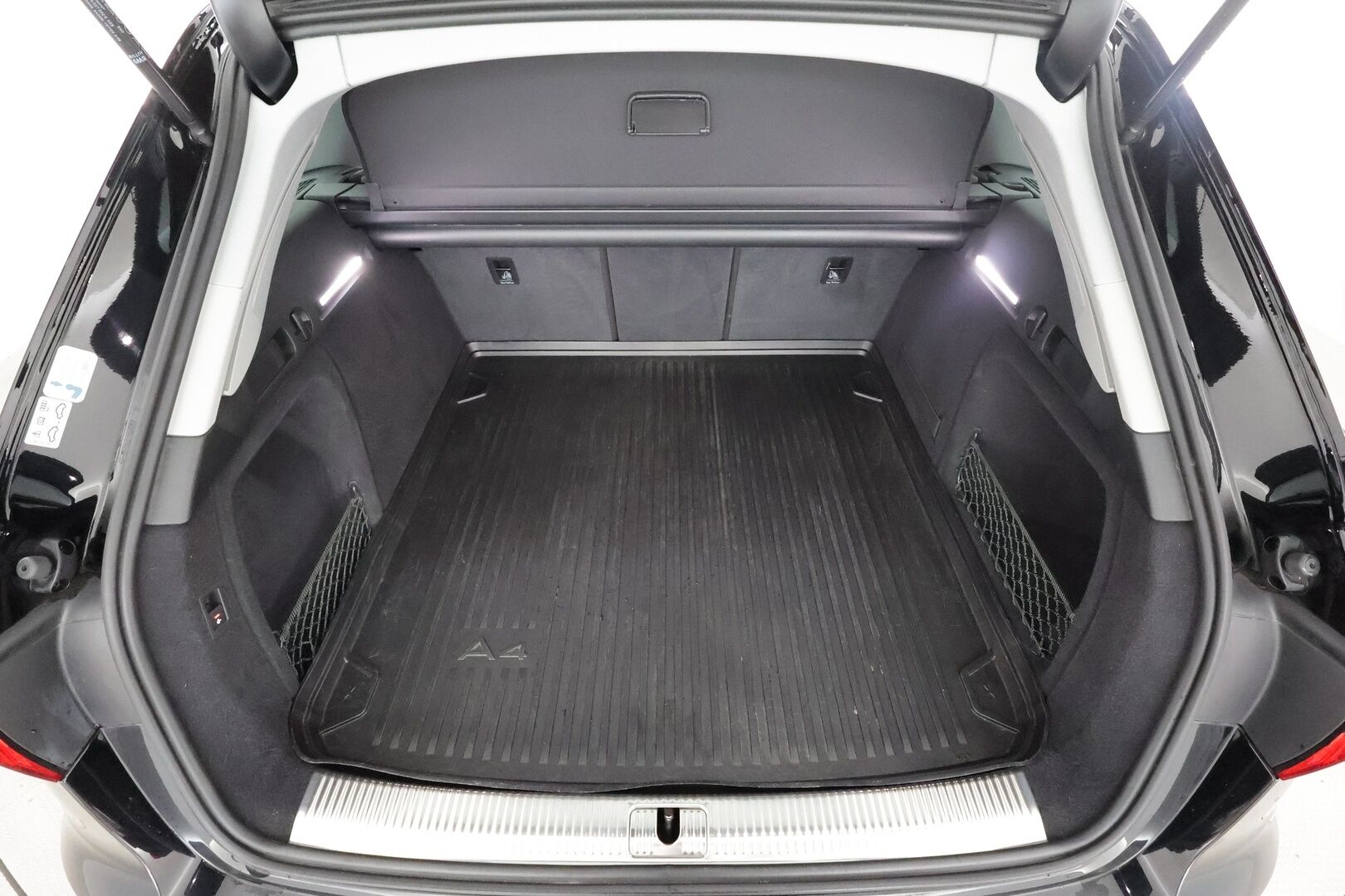 Audi A4 2023 Avant Business 40 TFSI 150 kW MHEV S tronic - | ACC | LED | P.Kamera | Sporttipenkit | Digimittaristo | Apple&Android | Merkkihuollettu |