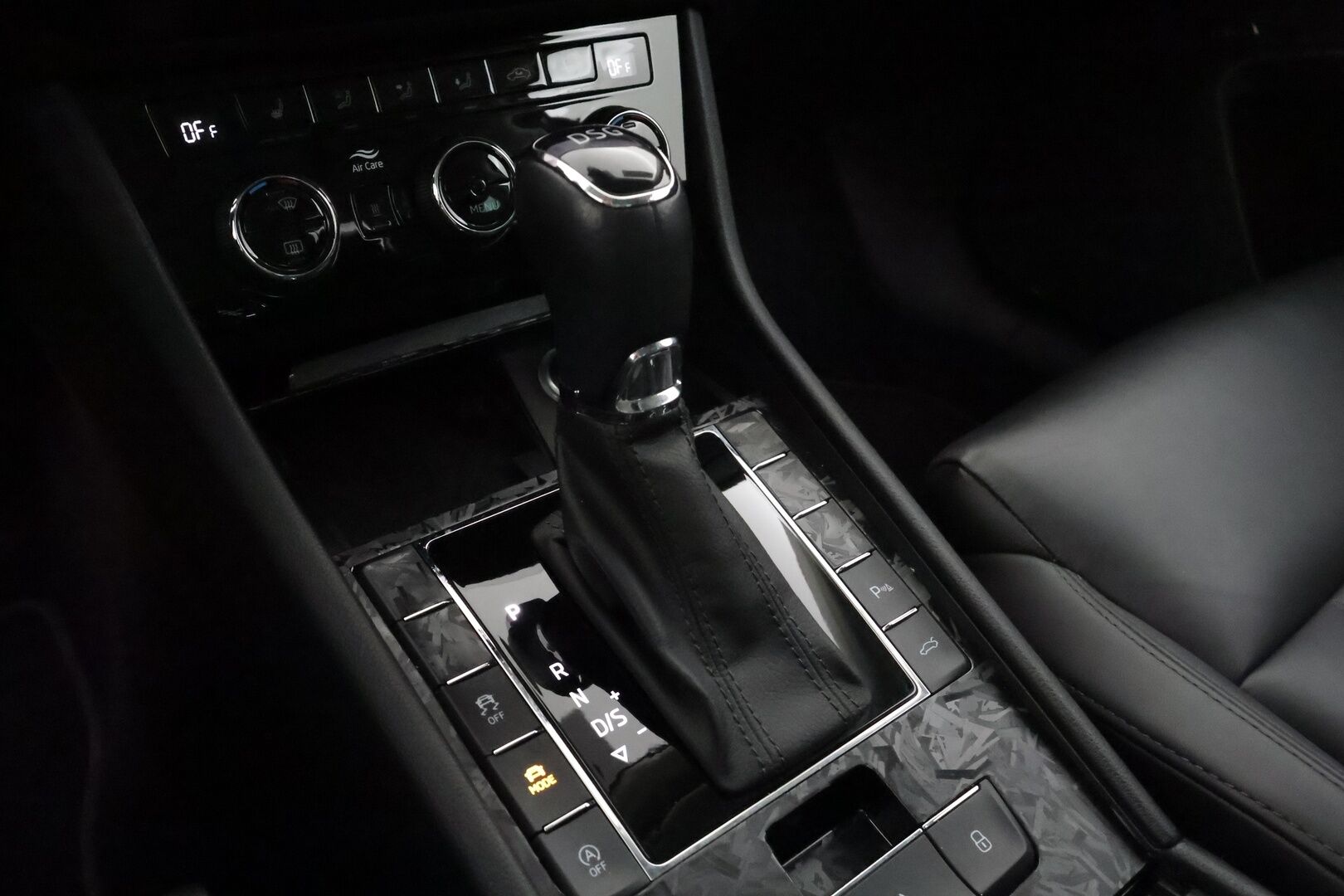 SKODA SUPERB 2018 Combi 2,0 TSI 220 L&K DSG Autom. - | ACC | PA-Lisälämmitin | LED | Canton | P.Kamera | Muistipenkit | Ratinlämmitys | Navi | Keyless | Apple&Android | Merkkihuollettu | Kahdet Renkaat | 