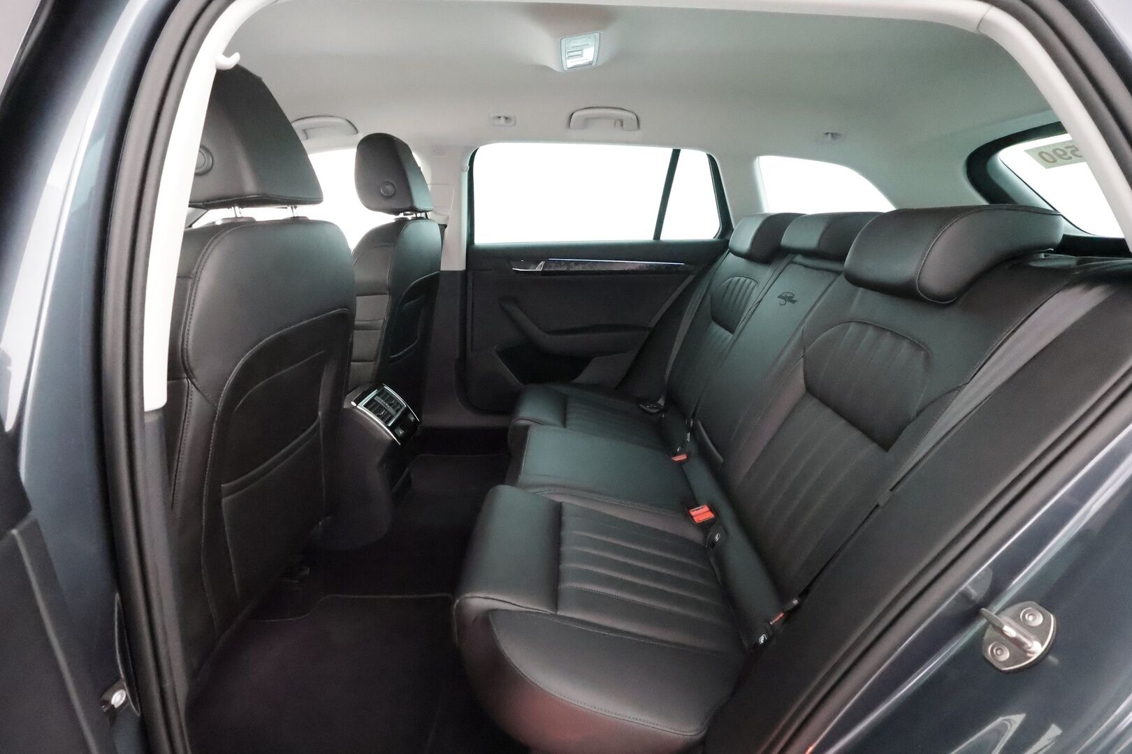 SKODA SUPERB 2018 Combi 2,0 TSI 220 L&K DSG Autom. - | ACC | PA-Lisälämmitin | LED | Canton | P.Kamera | Muistipenkit | Ratinlämmitys | Navi | Keyless | Apple&Android | Merkkihuollettu | Kahdet Renkaat | 