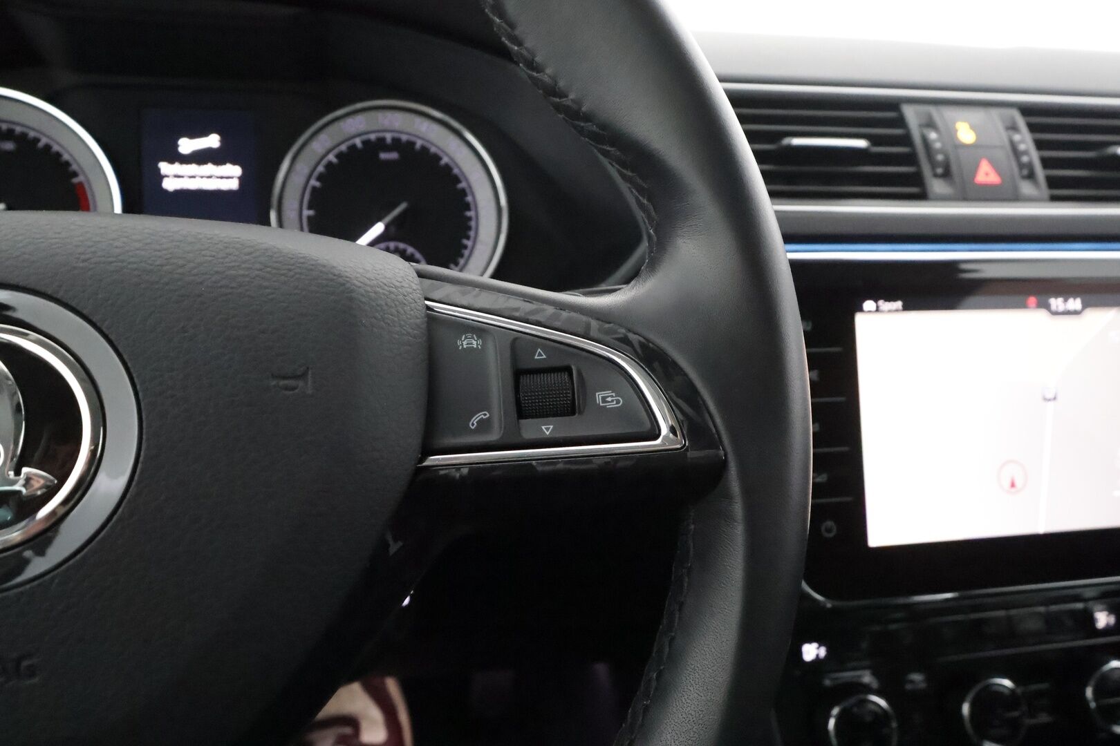 SKODA SUPERB 2018 Combi 2,0 TSI 220 L&K DSG Autom. - | ACC | PA-Lisälämmitin | LED | Canton | P.Kamera | Muistipenkit | Ratinlämmitys | Navi | Keyless | Apple&Android | Merkkihuollettu | Kahdet Renkaat | 