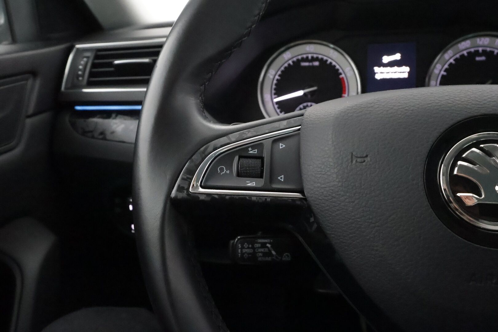 SKODA SUPERB 2018 Combi 2,0 TSI 220 L&K DSG Autom. - | ACC | PA-Lisälämmitin | LED | Canton | P.Kamera | Muistipenkit | Ratinlämmitys | Navi | Keyless | Apple&Android | Merkkihuollettu | Kahdet Renkaat | 