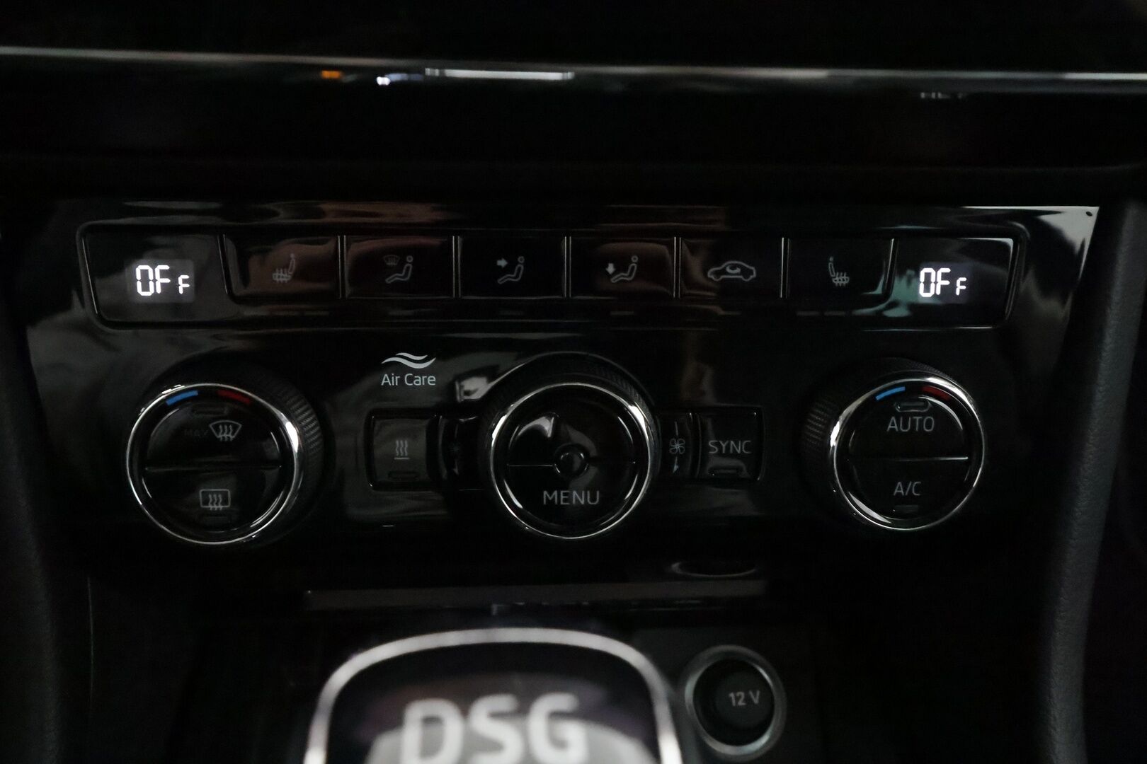 SKODA SUPERB 2018 Combi 2,0 TSI 220 L&K DSG Autom. - | ACC | PA-Lisälämmitin | LED | Canton | P.Kamera | Muistipenkit | Ratinlämmitys | Navi | Keyless | Apple&Android | Merkkihuollettu | Kahdet Renkaat | 